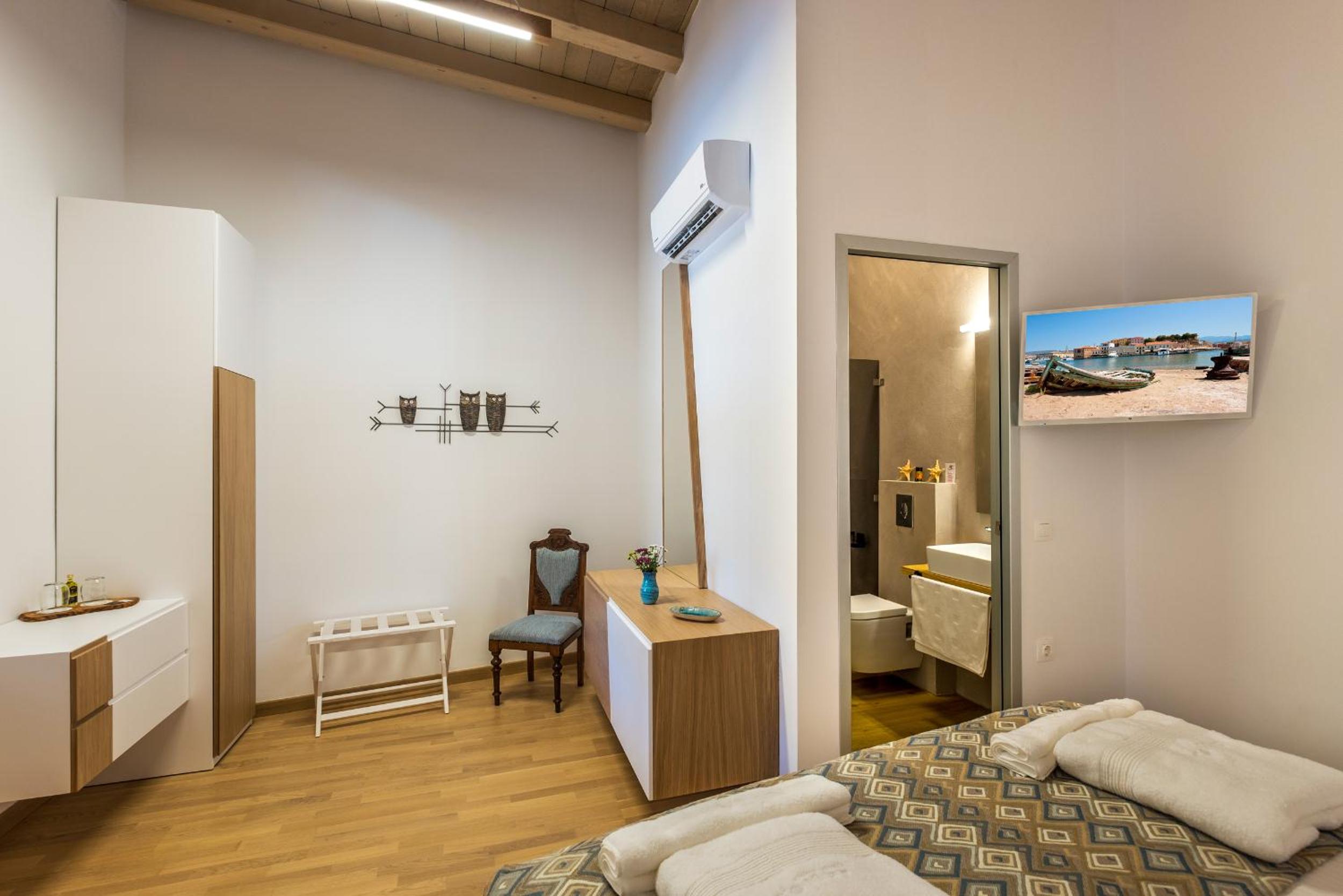 Standard Double or Twin Room thumbnail 5