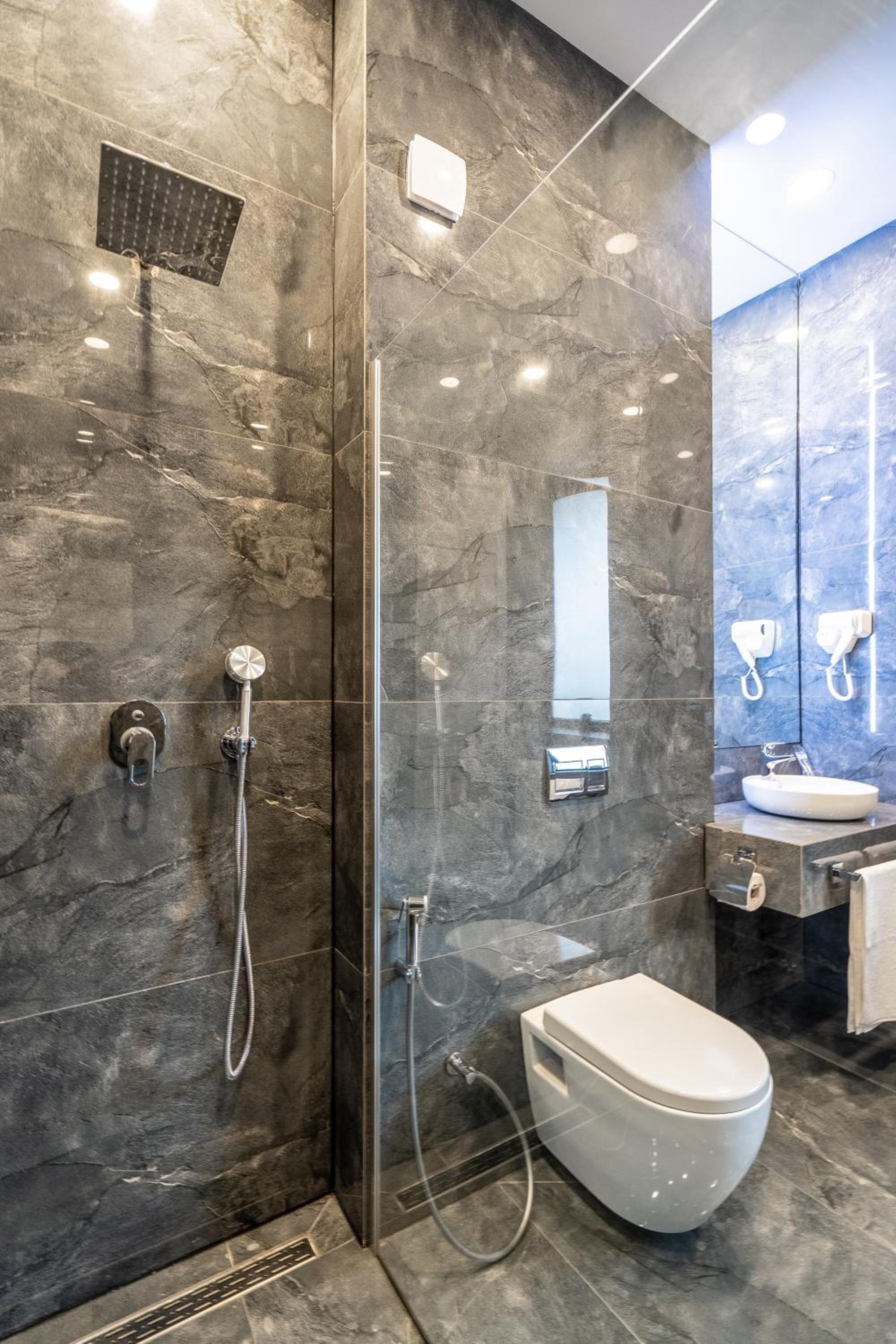 Deluxe Double or Twin Room - Photo 18