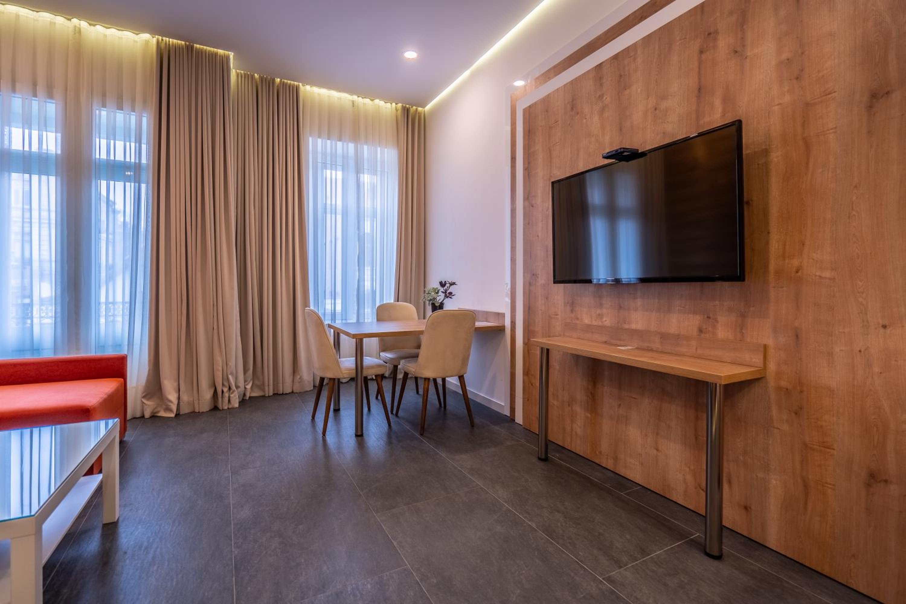 Deluxe Double or Twin Room - Photo 14