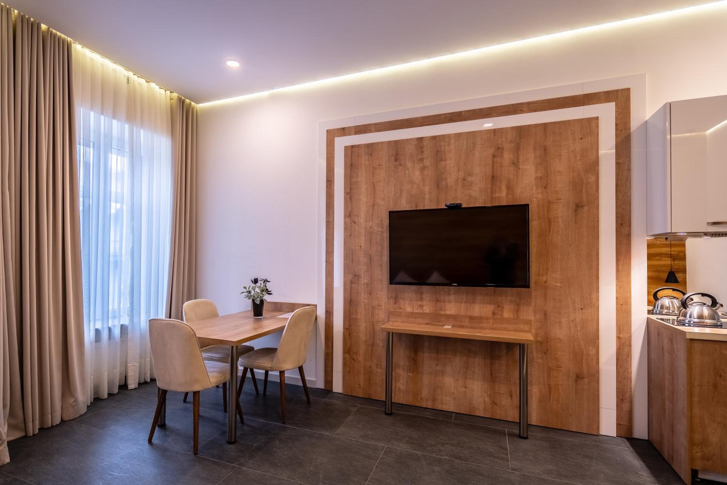 Deluxe Double or Twin Room - Photo 11
