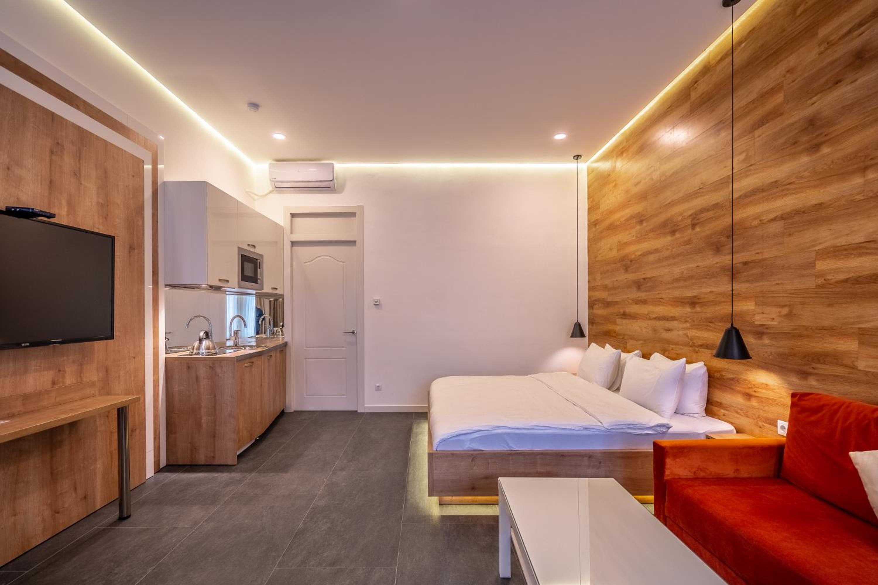 Deluxe Double or Twin Room - Photo 10
