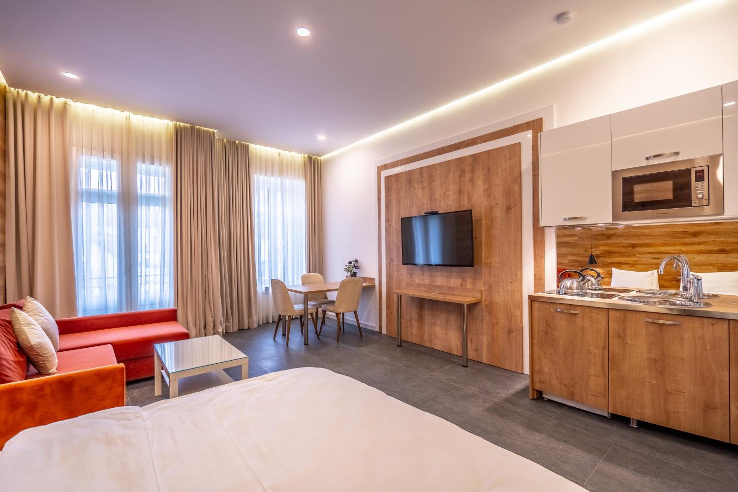 Deluxe Double or Twin Room - Photo 9