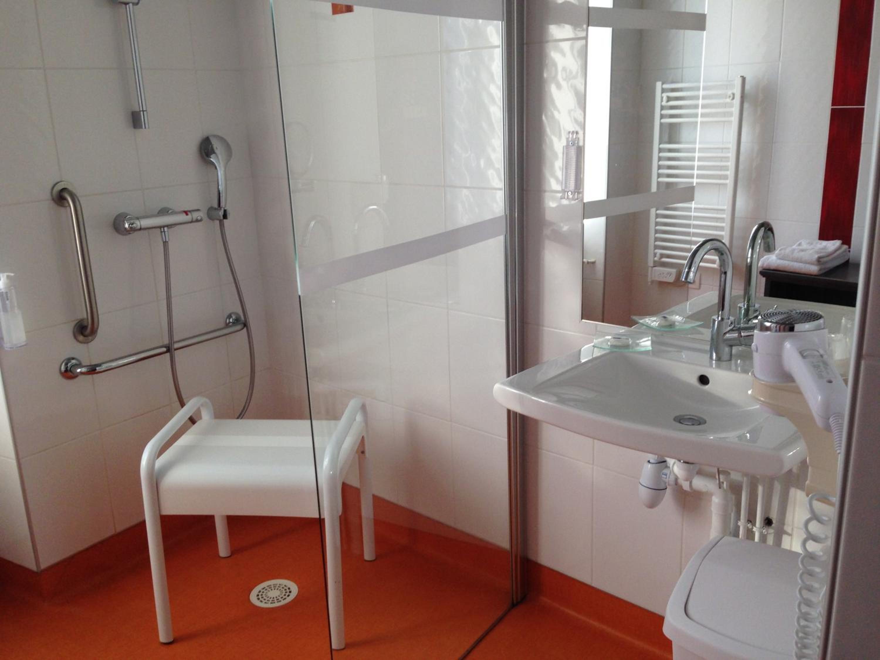 Triple Room - Disability Access - Photo 2