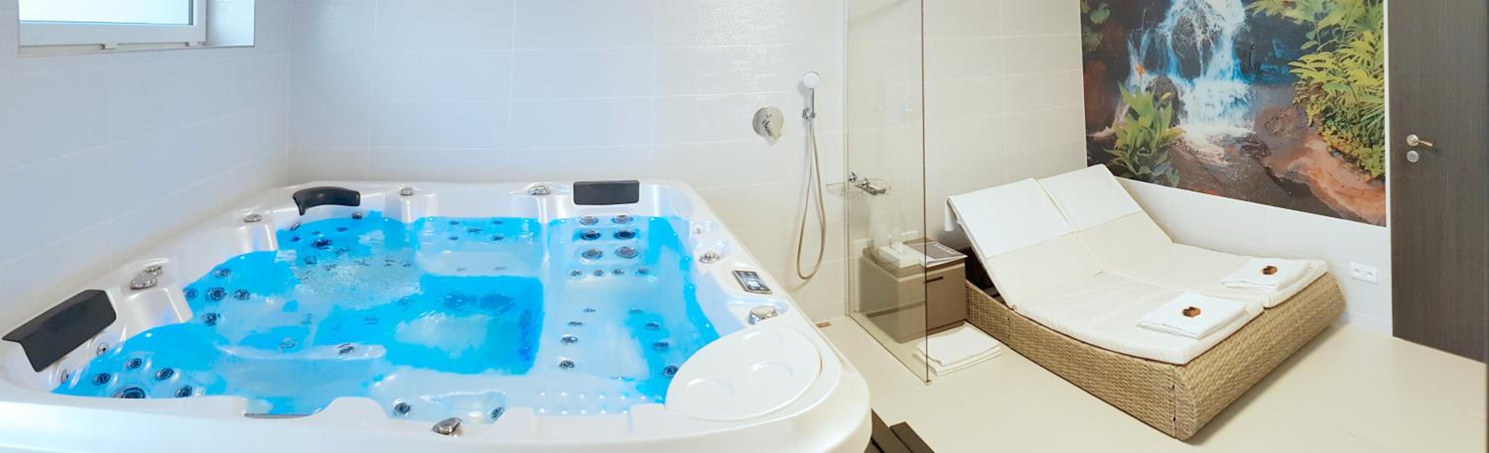 King Suite with Spa Bath photo 3