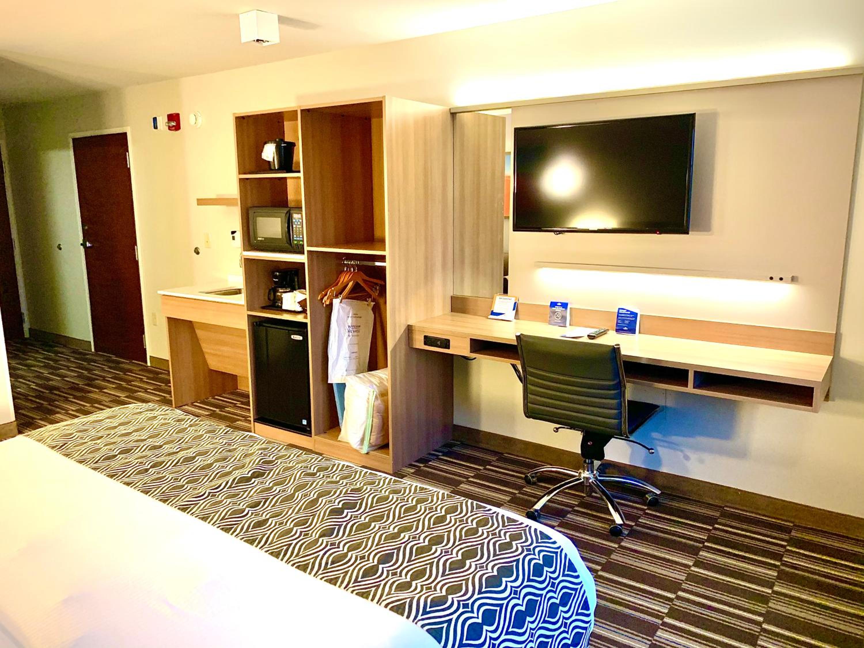 Queen Room - Disability Access- Non-Smoking