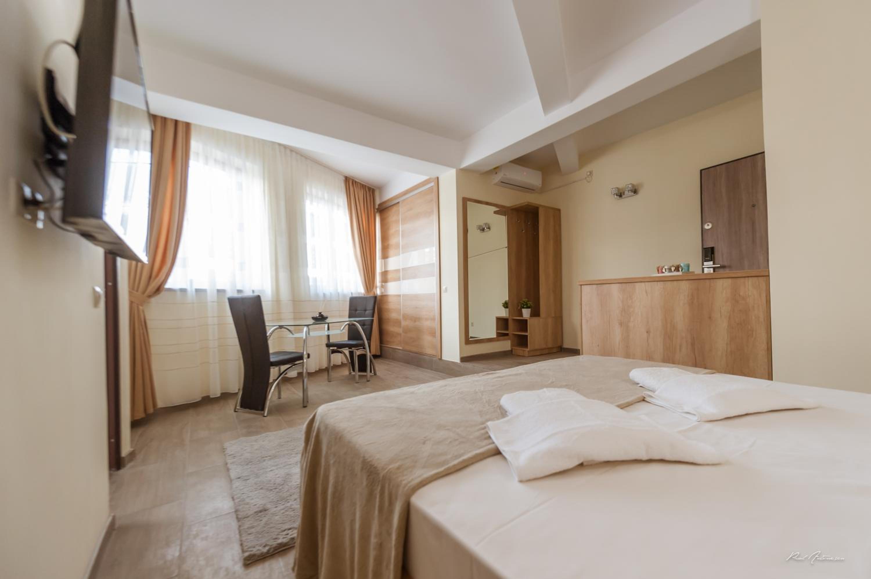 Studio Apartment - Photo 3