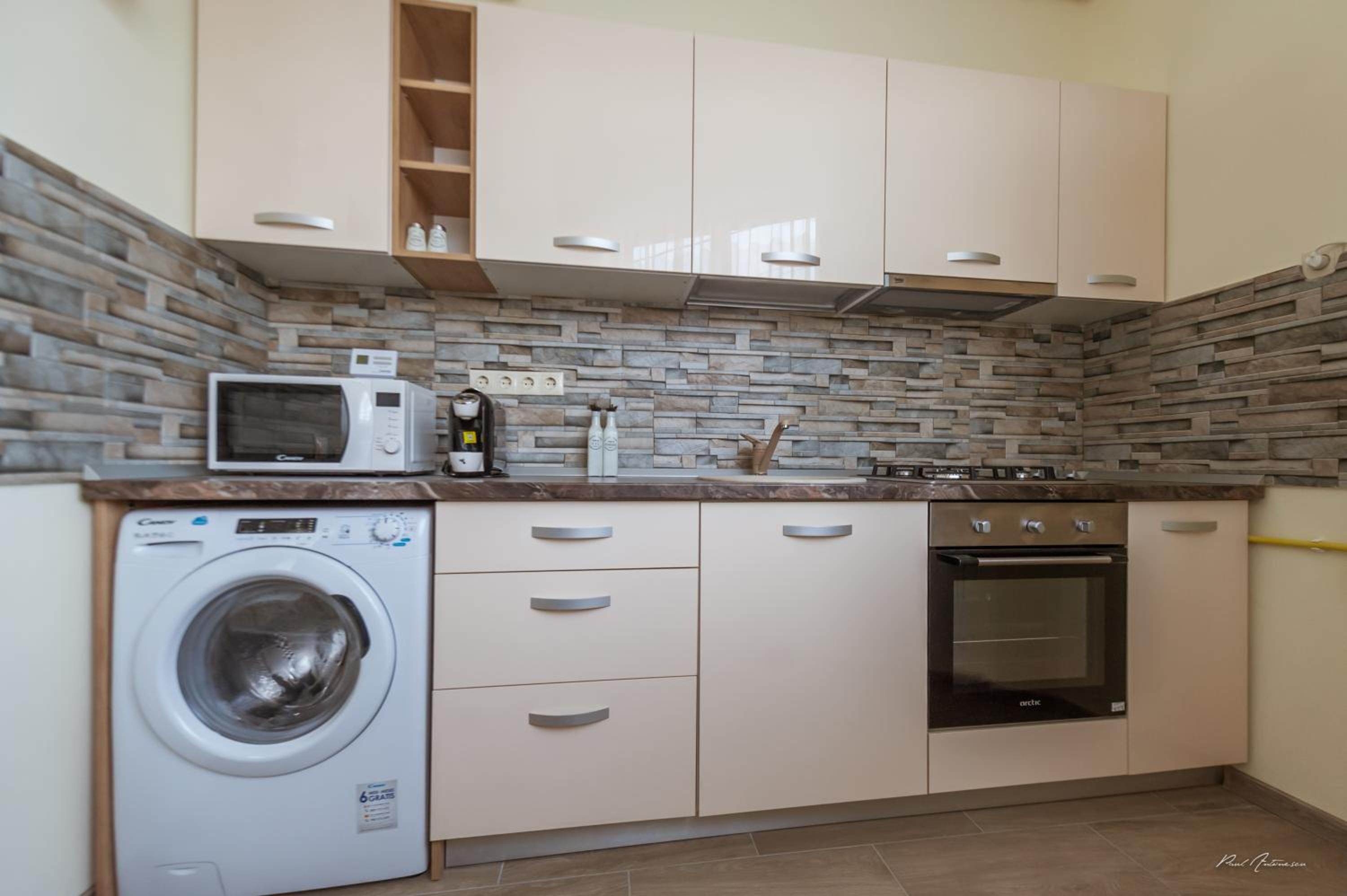 Studio Apartment - Photo 6