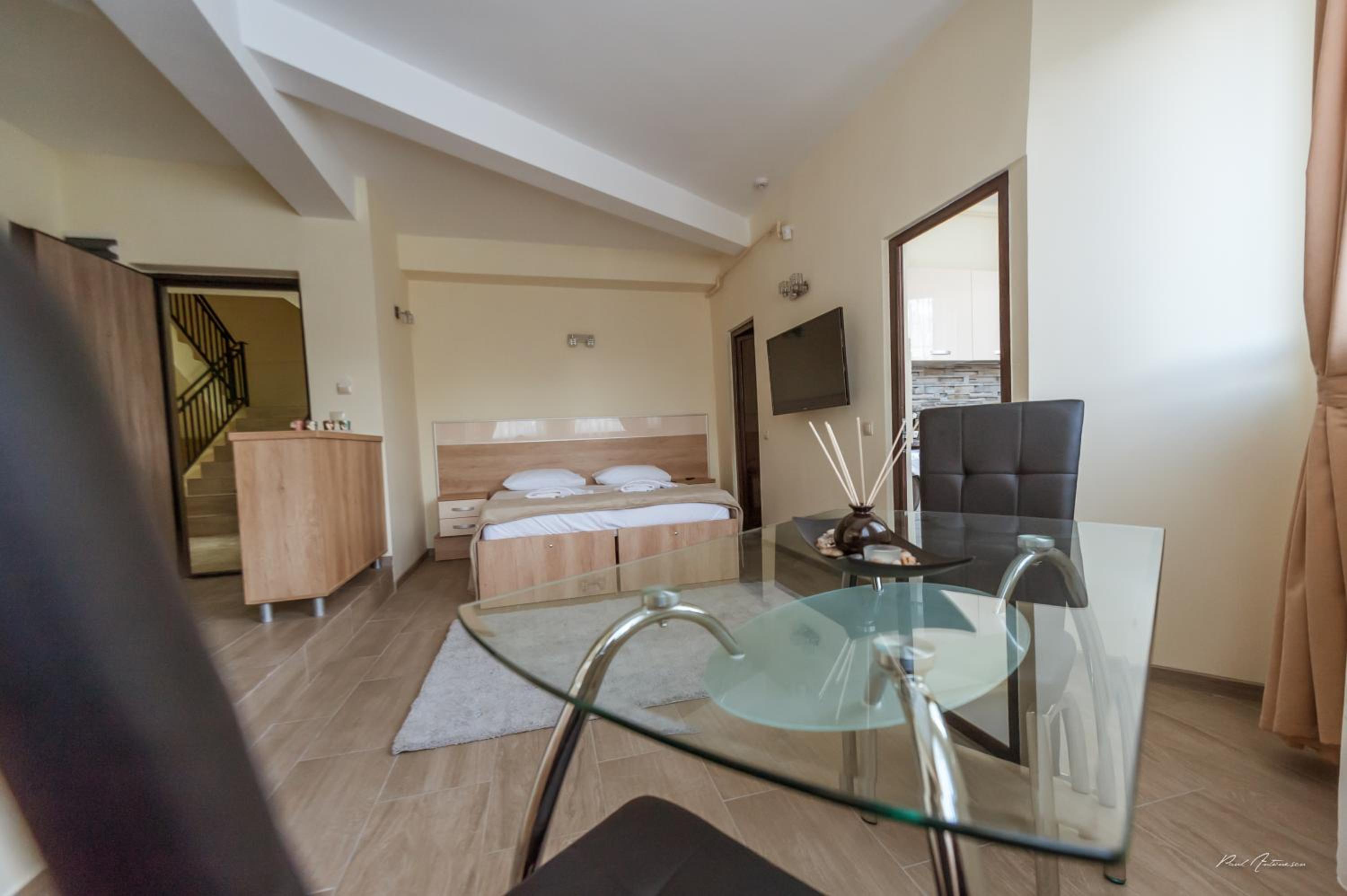 Studio Apartment - Photo 9