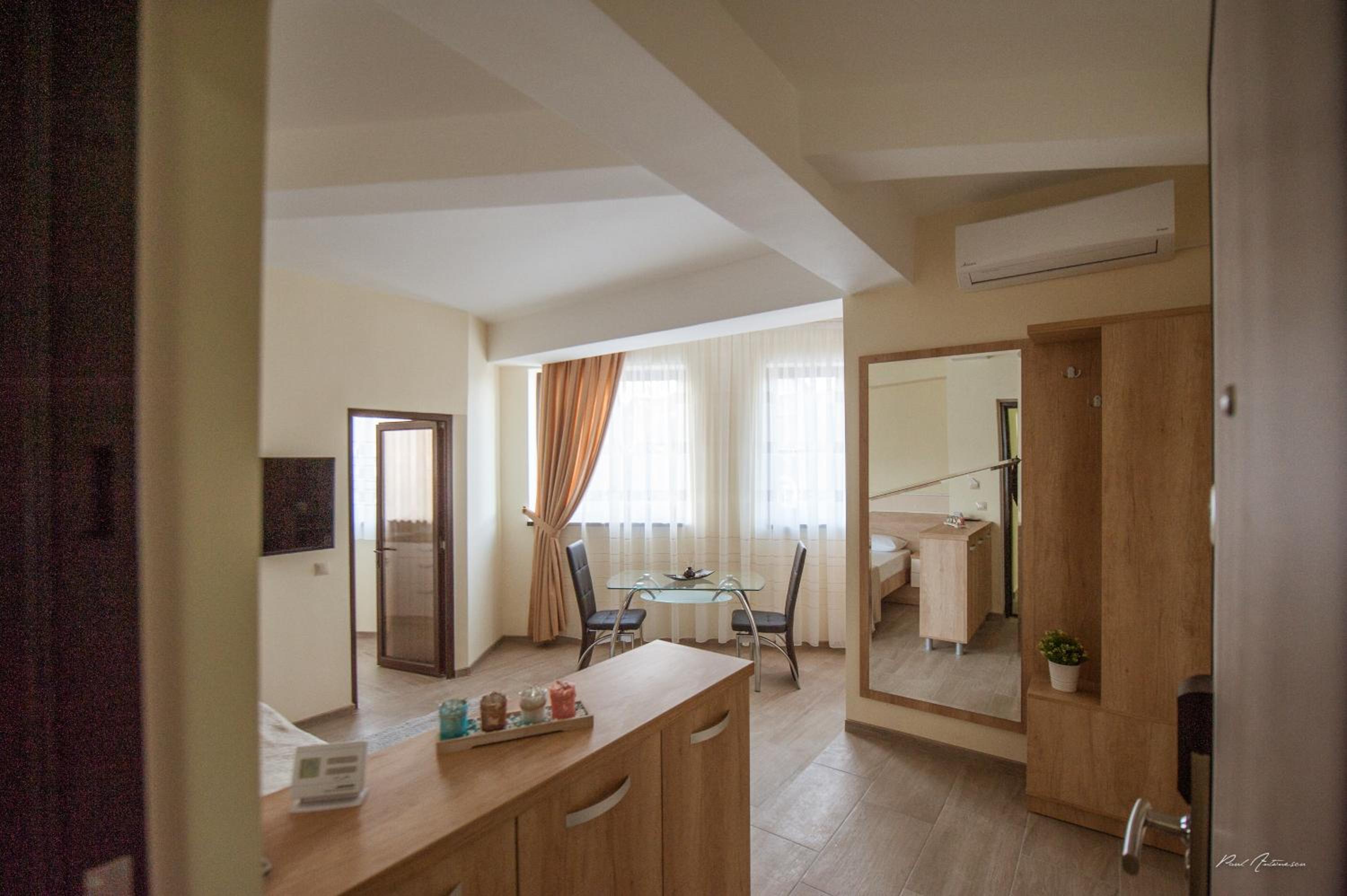 Studio Apartment - Photo 1