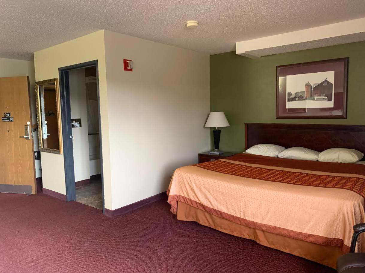 Deluxe King Suite - Photo 6