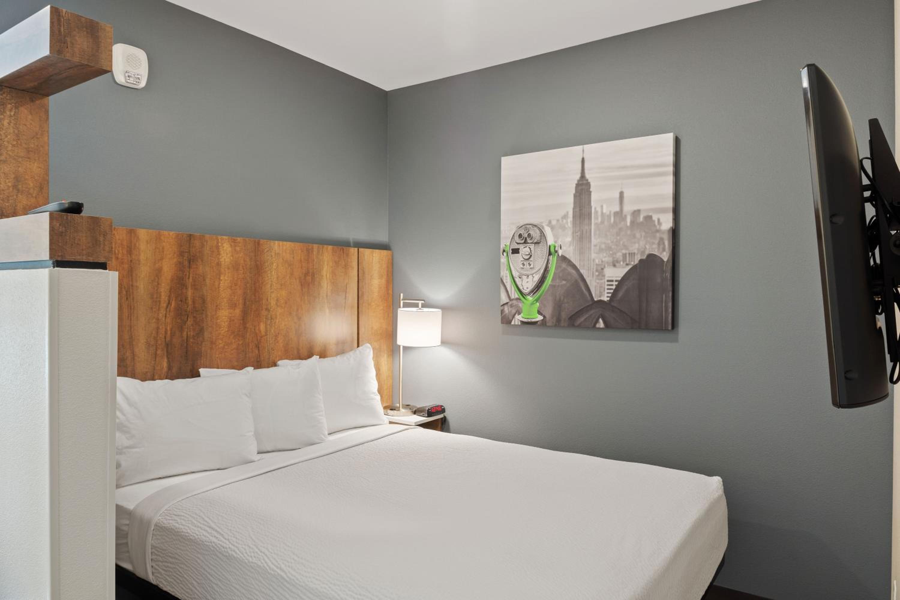 Deluxe Queen Studio with 2 Queen Beds - Hearing Accesible - Non-Smoking - Photo 6