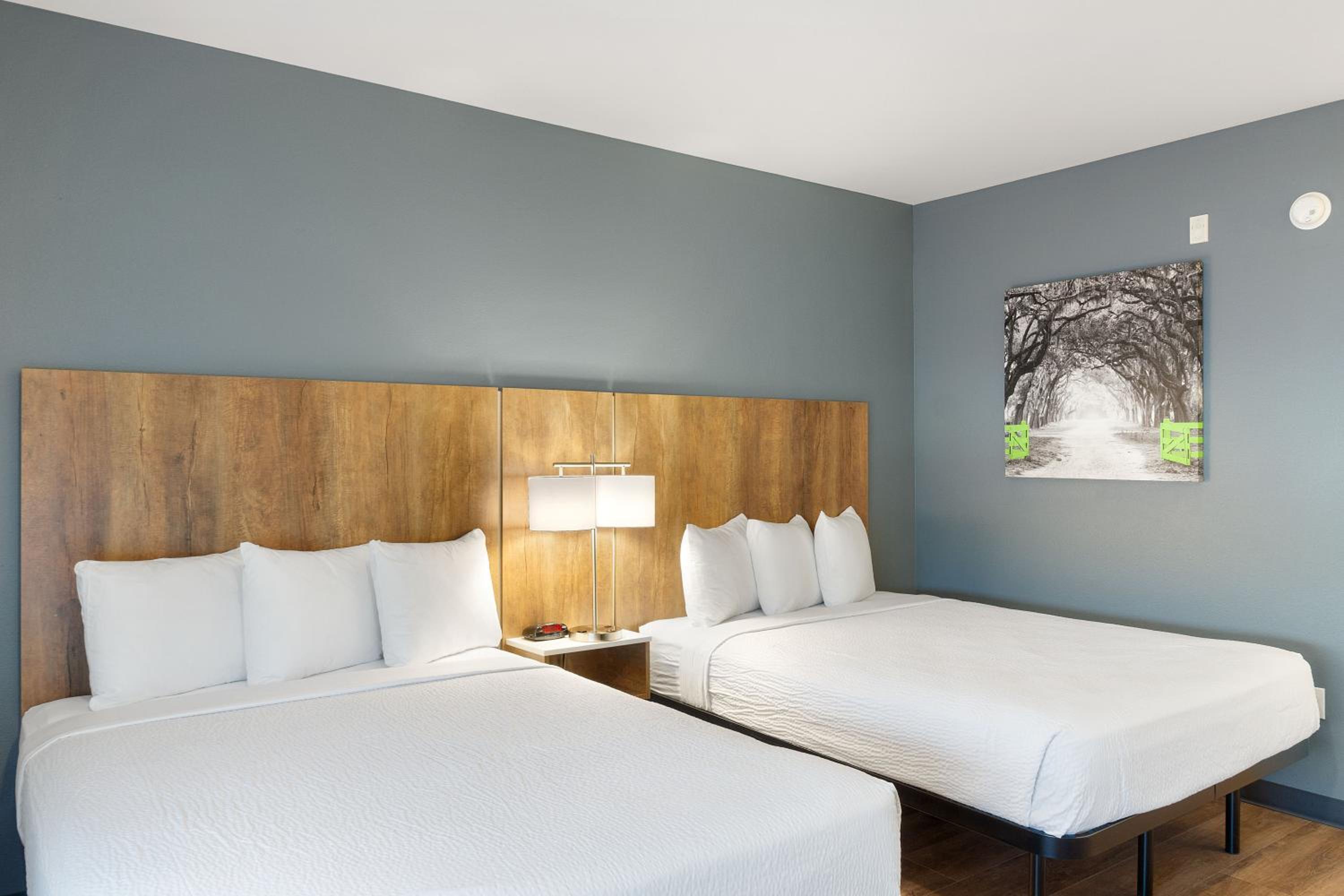 Studio Queen Room with Two Queen Beds -Non-Smoking - Photo 7