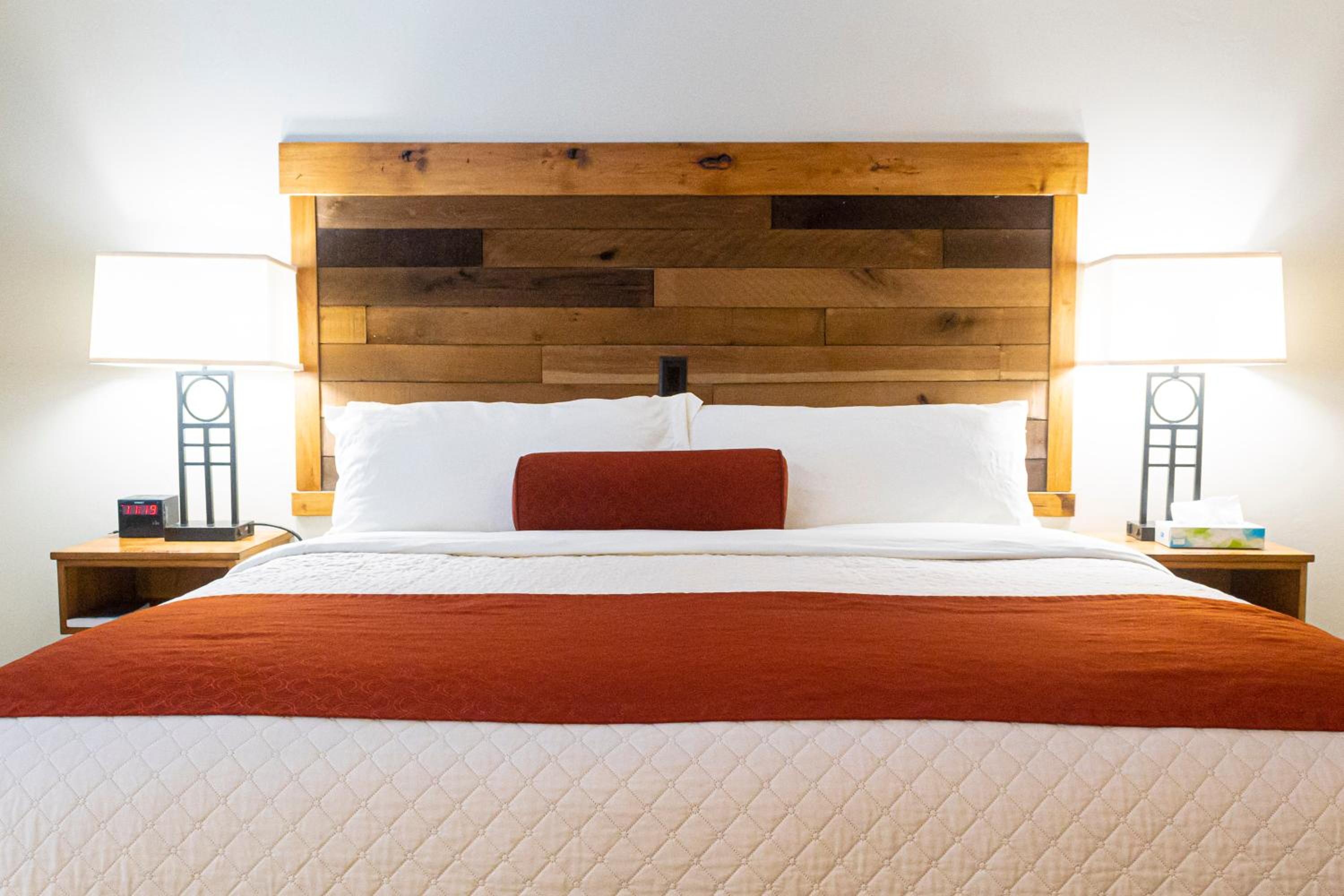 Deluxe King Suite at Sawtelle Mountain Resort in Island Park