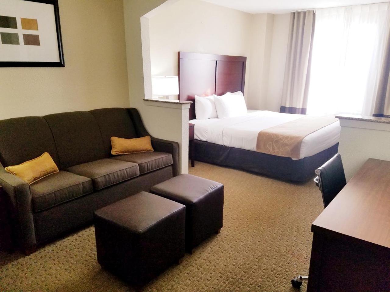 King Suite - Non-Smoking - Photo 4