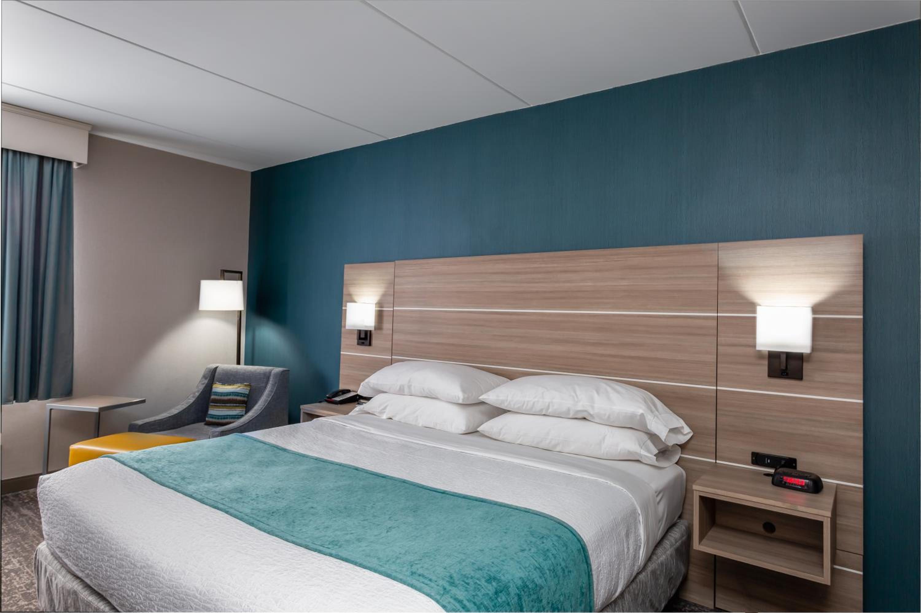 King Room - Non-Smoking - Photo 2