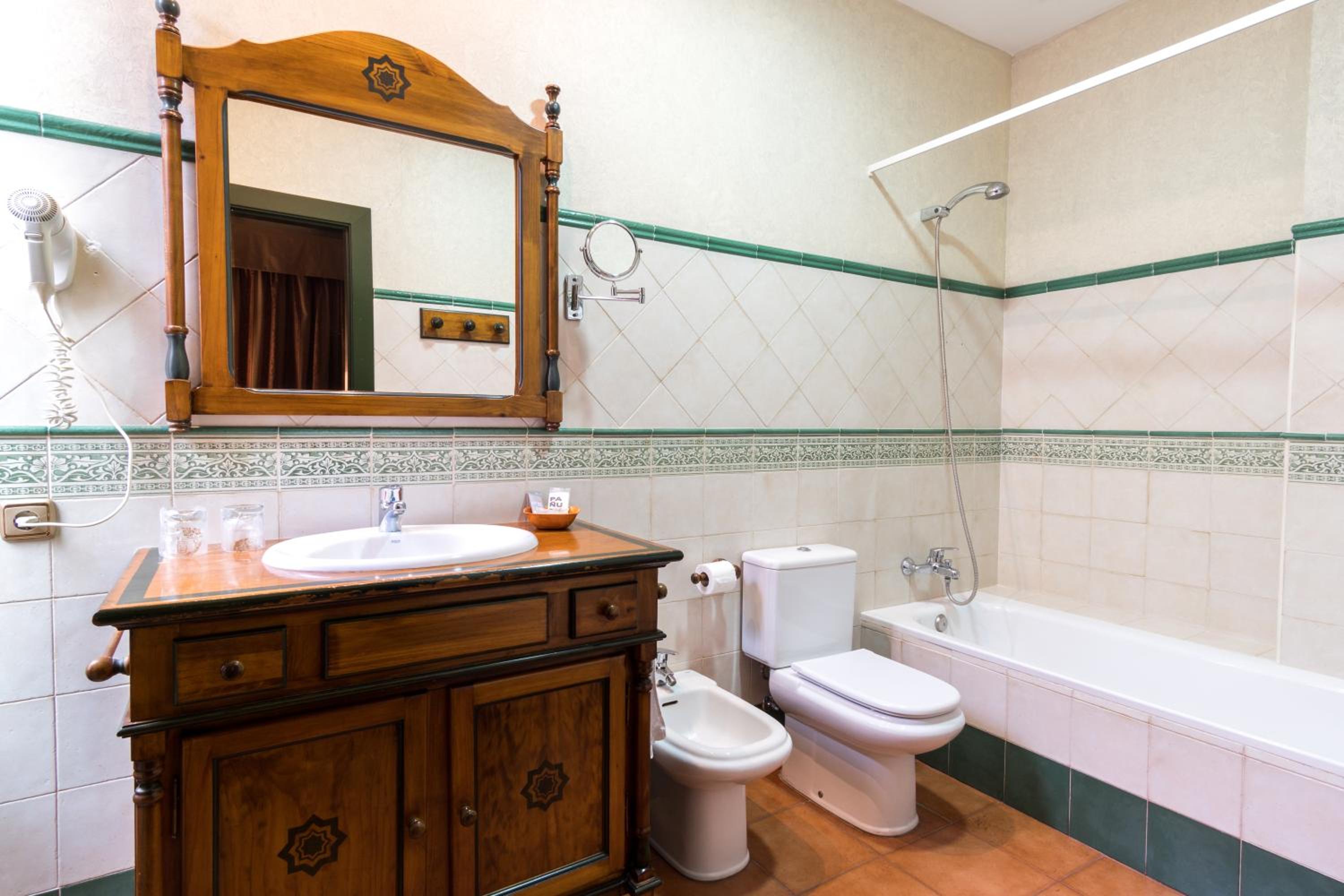 Superior Twin Room with City View photo 2