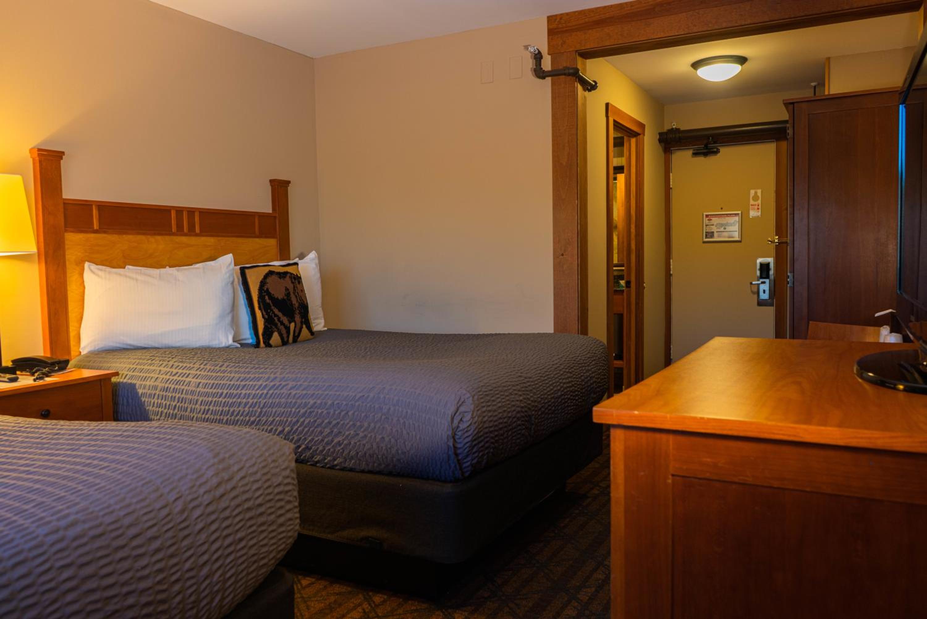 Standard Queen Room with Two Queen Beds - Photo 2