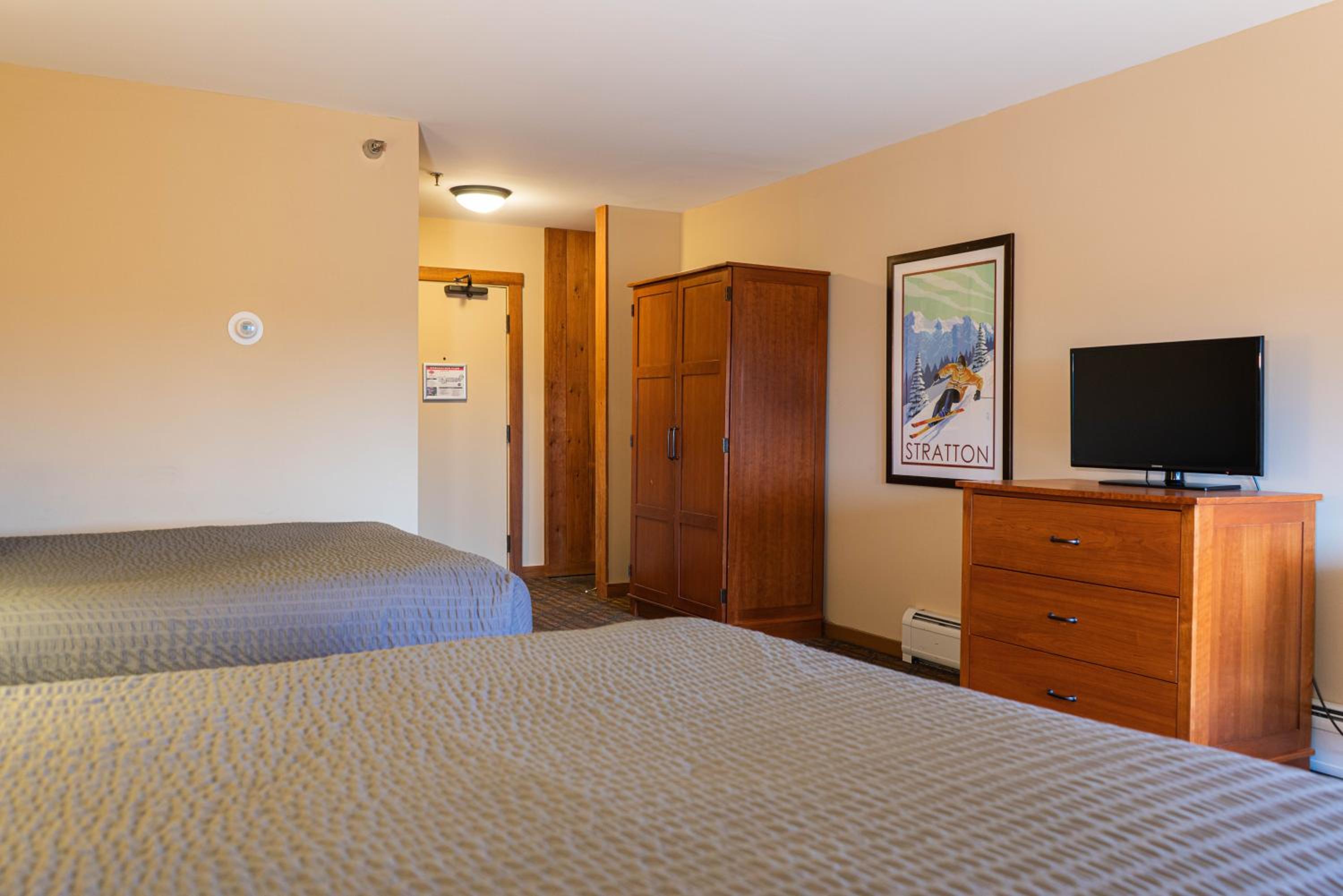 Deluxe Queen Room with Two Queen Beds - Photo 2