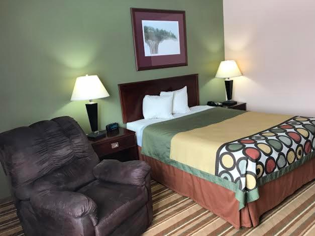 Queen Room - Disability Access - Non-Smoking - Photo 1