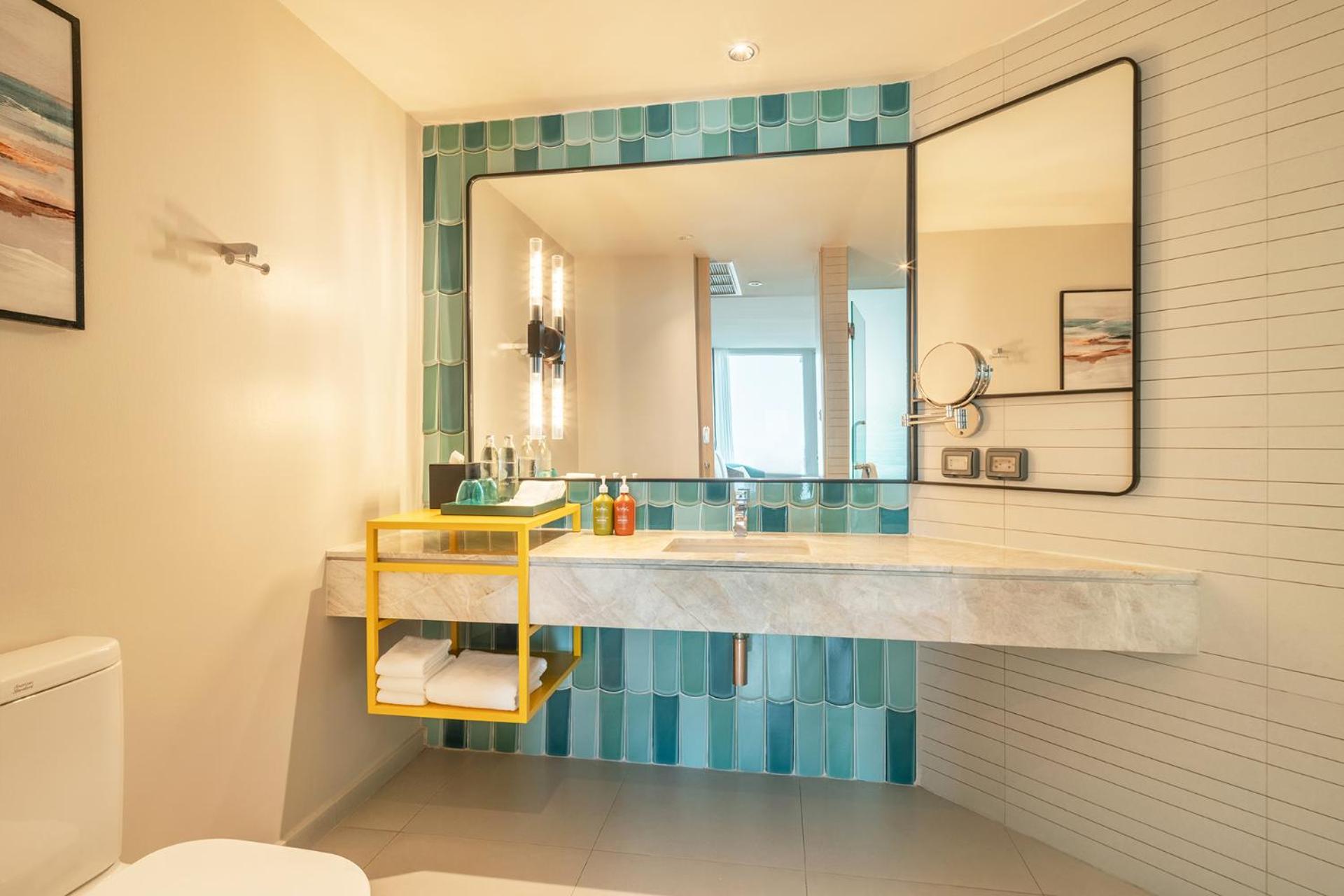 Standard Twin Room with Ocean View and Bay Tower