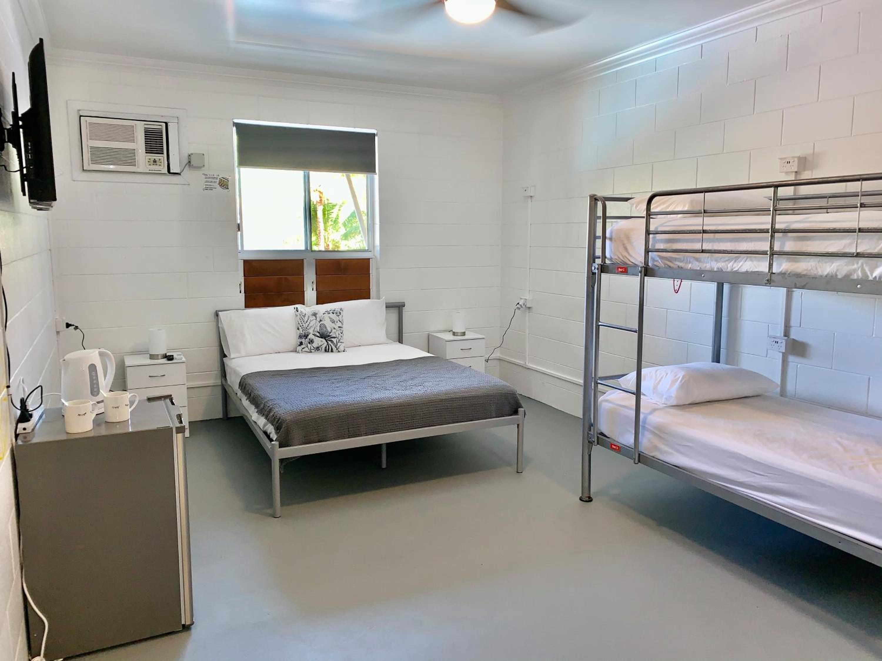 Deluxe Family Room With Bathroom photo 2