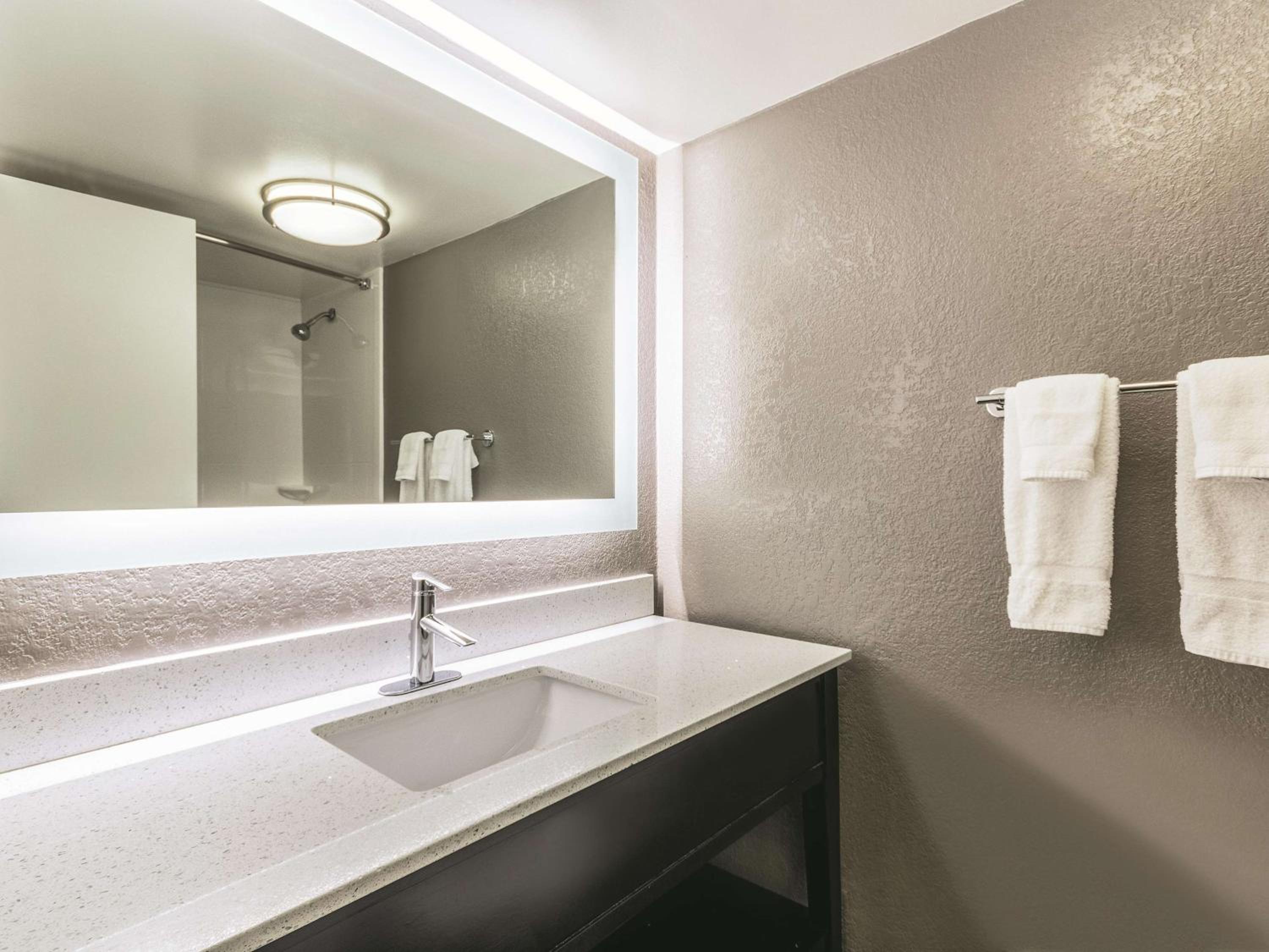King Room - Disability Access - Photo 3