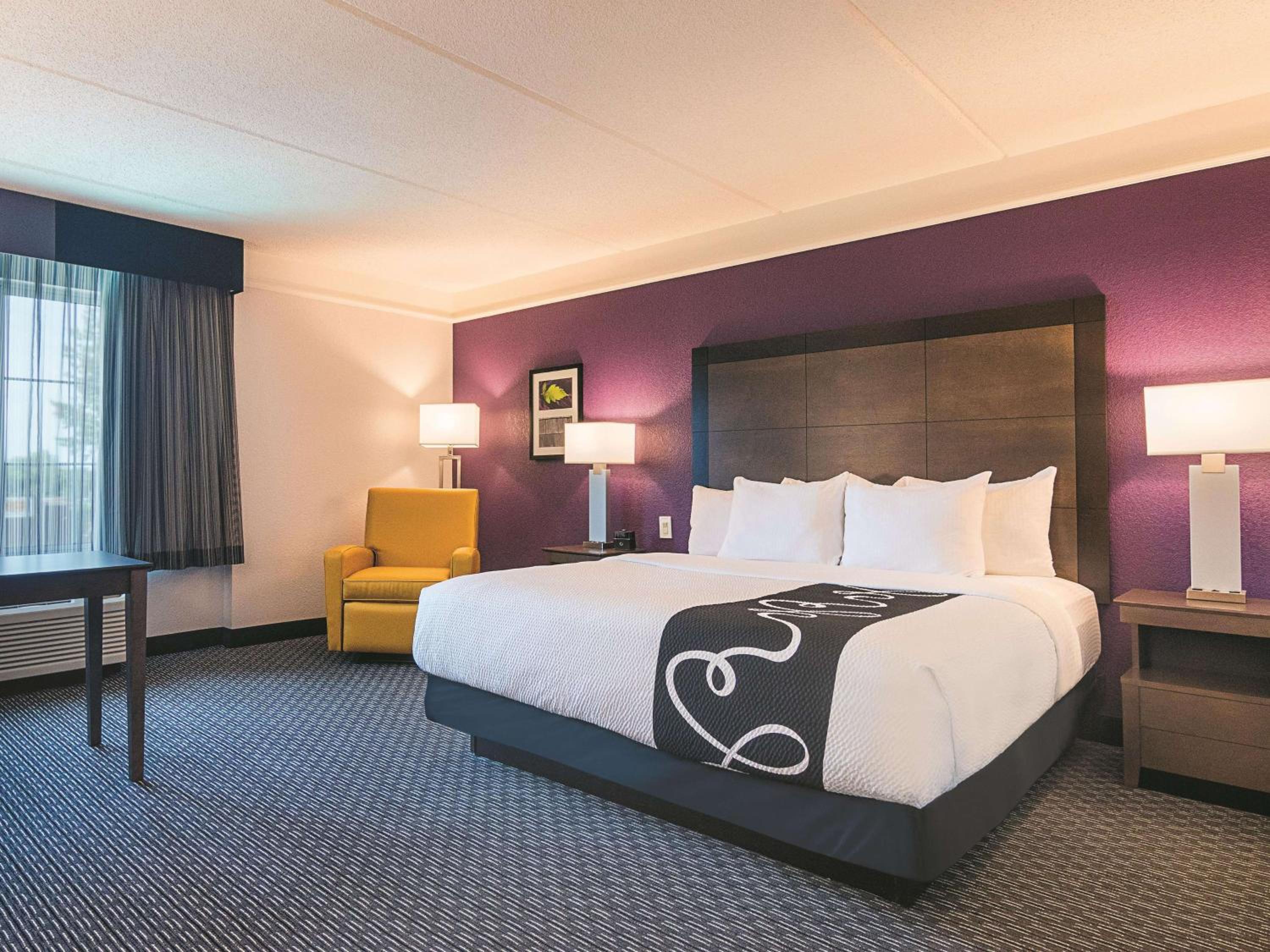 Deluxe King Room - Photo 4