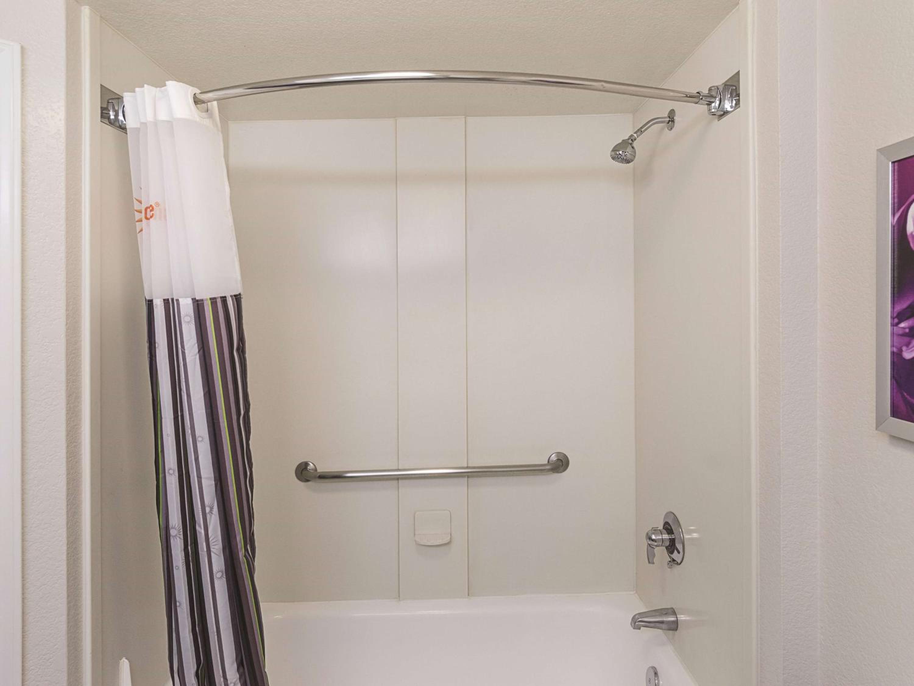 Deluxe Queen Room with Two Queen Beds - Photo 3
