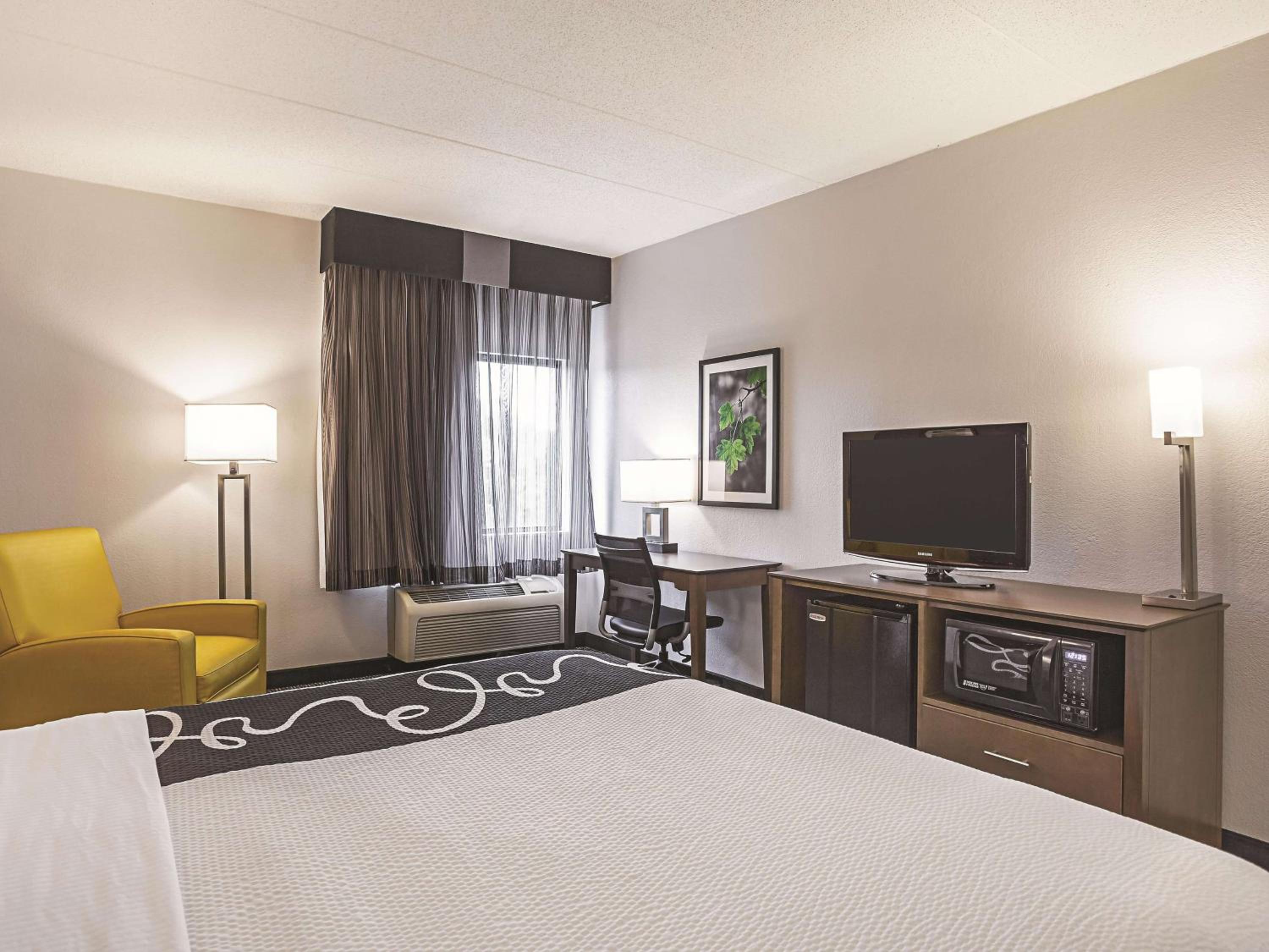 Deluxe King Room - Photo 5