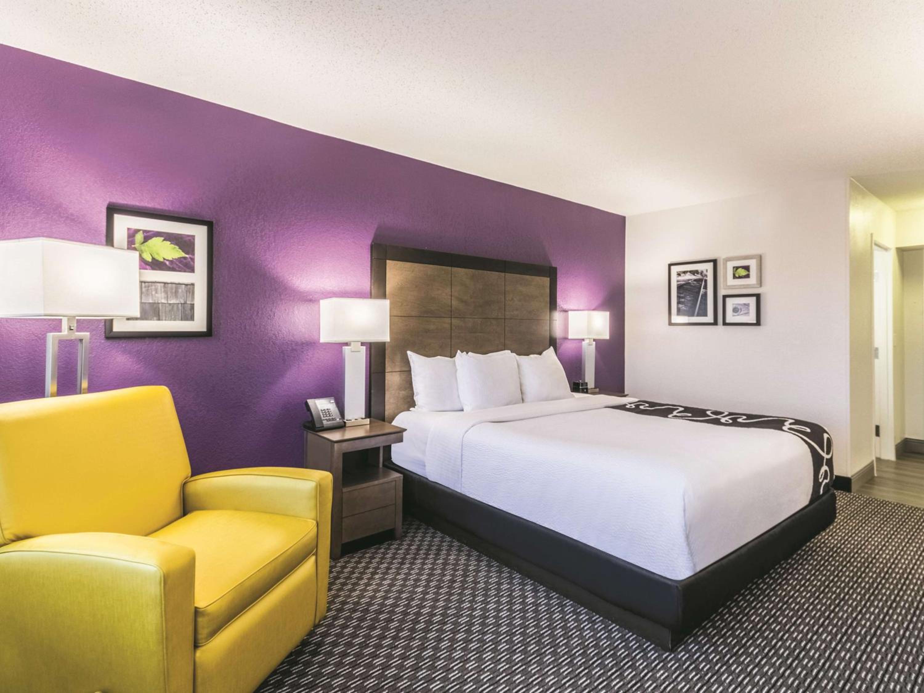 Deluxe King Room at La Quinta by Wyndham Virginia Beach in Virginia Beach