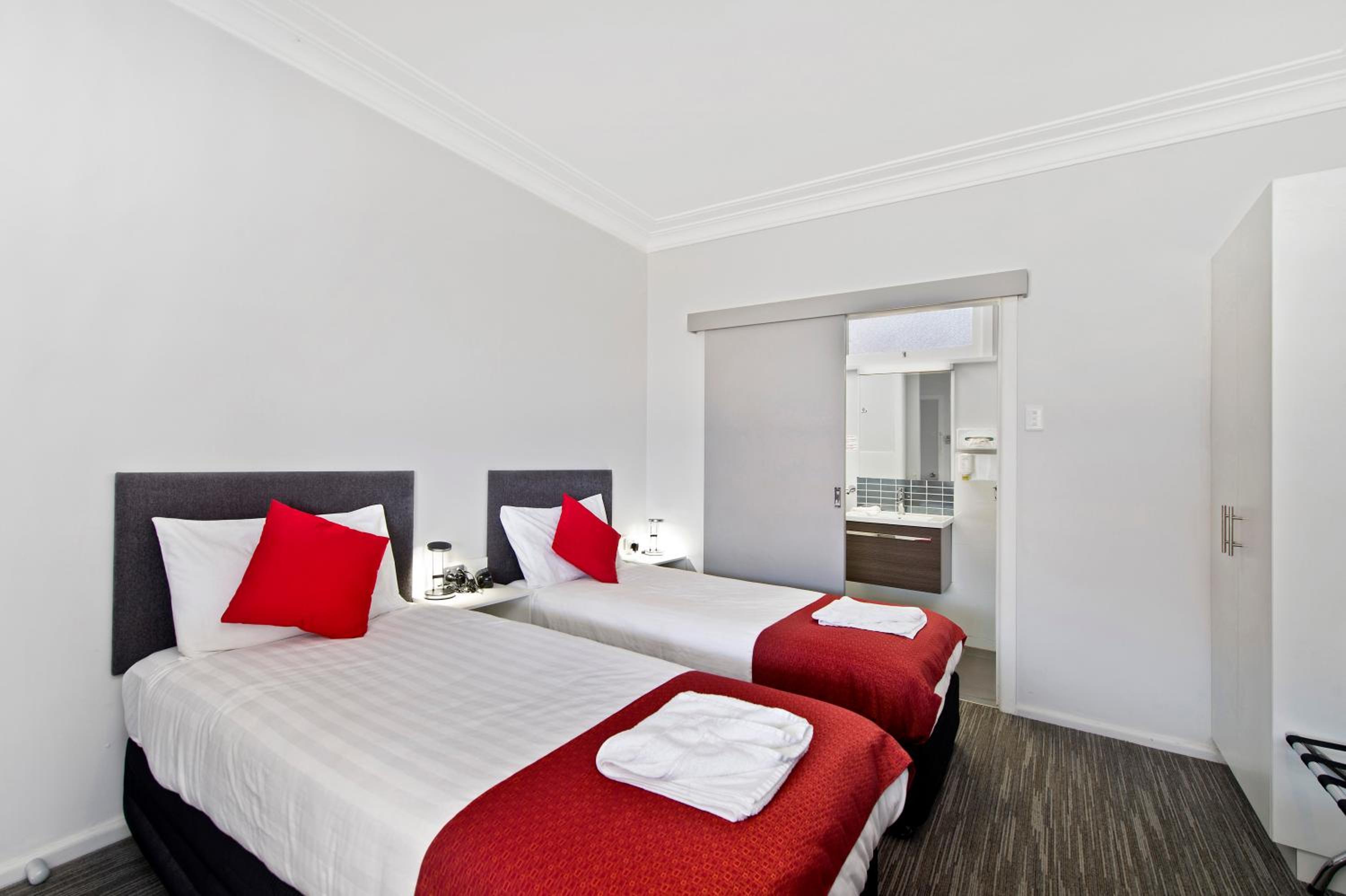 Twin Room - Photo 1