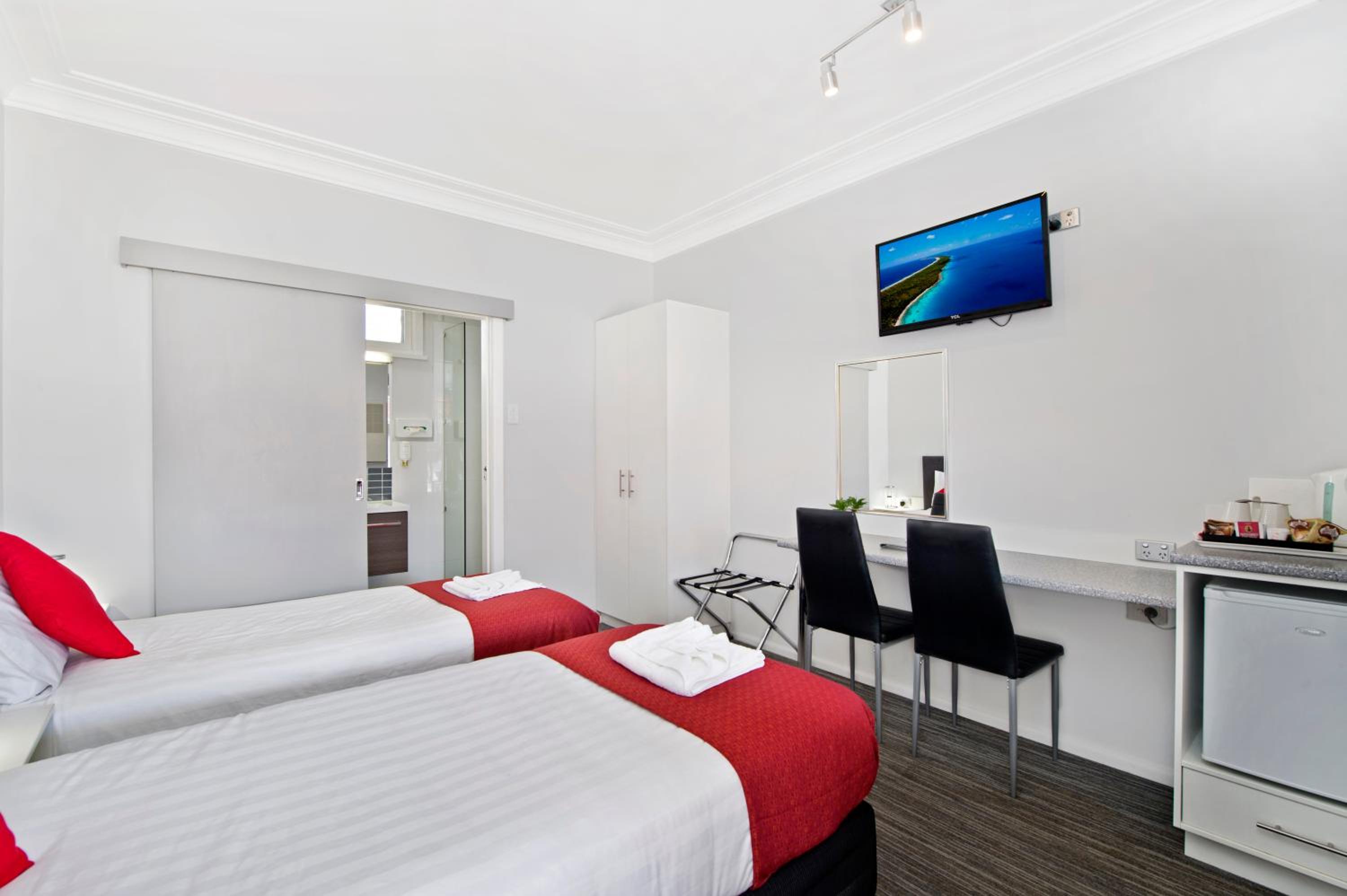 Twin Room - Photo 2
