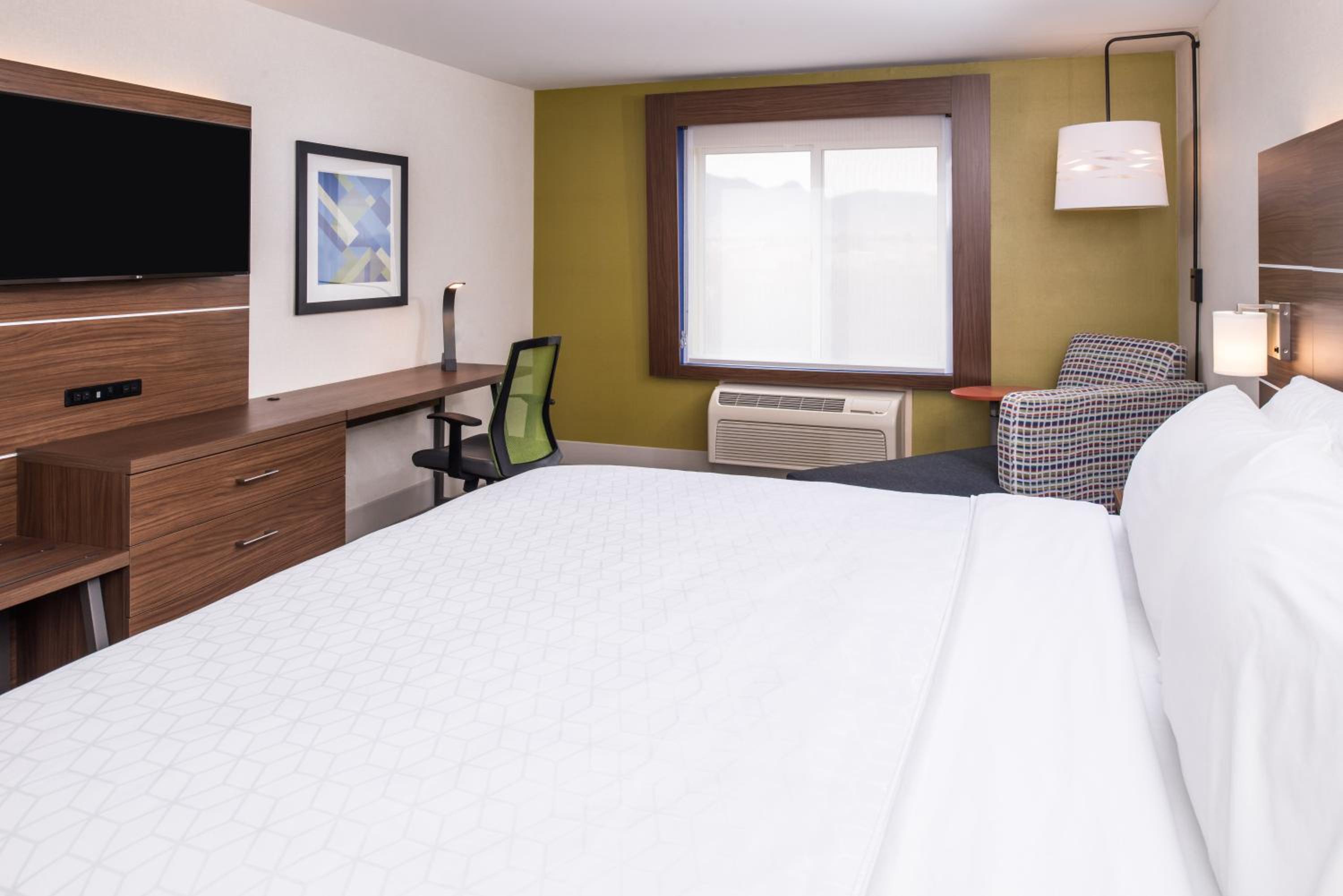 Standard King Room - Photo 3