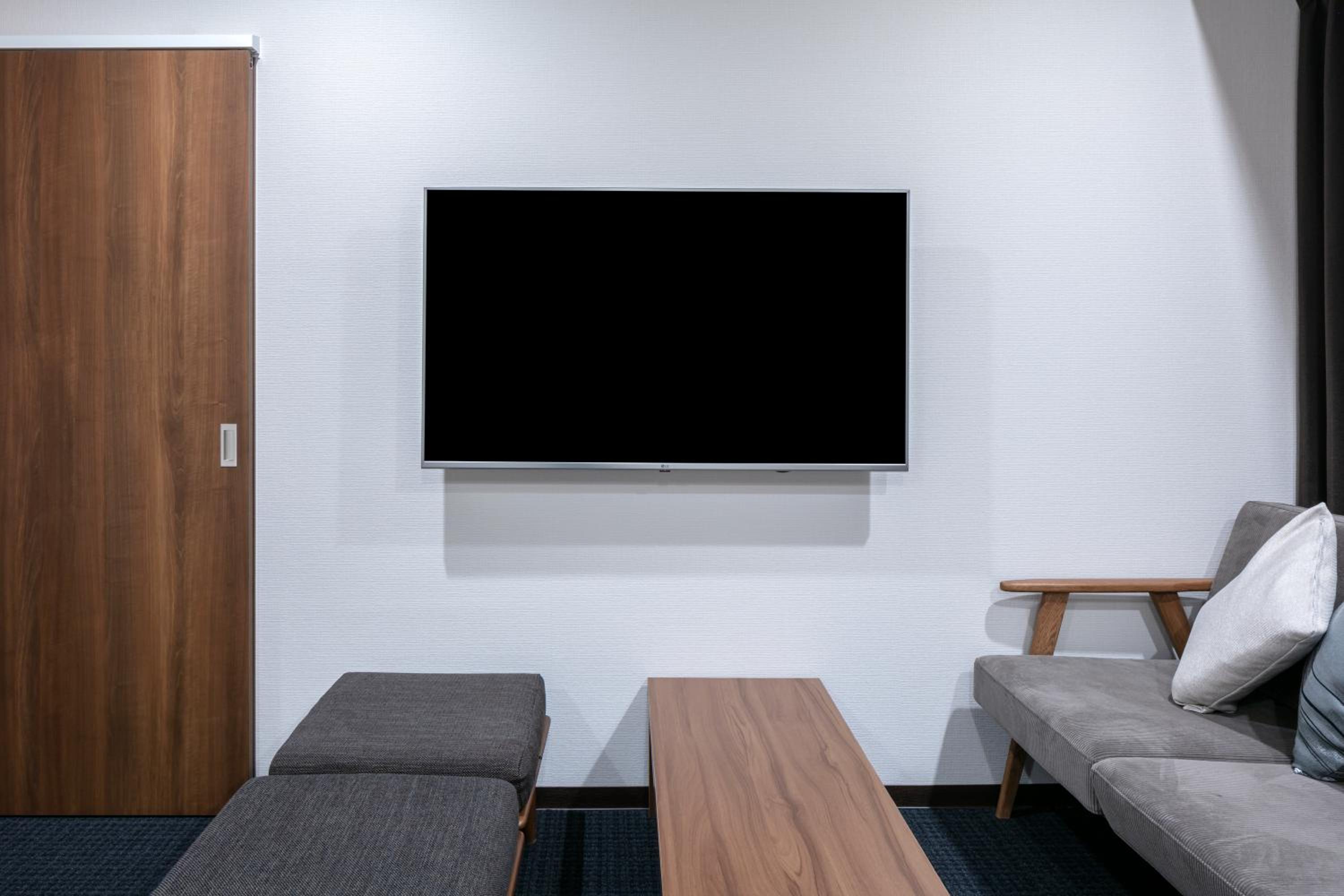 One-Bedroom Suite - Photo 8