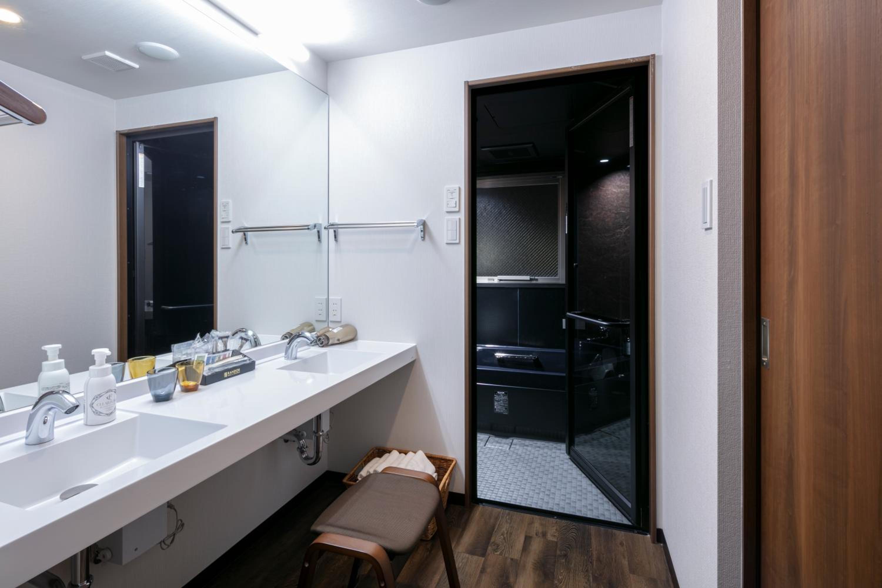 One-Bedroom Suite - Photo 7
