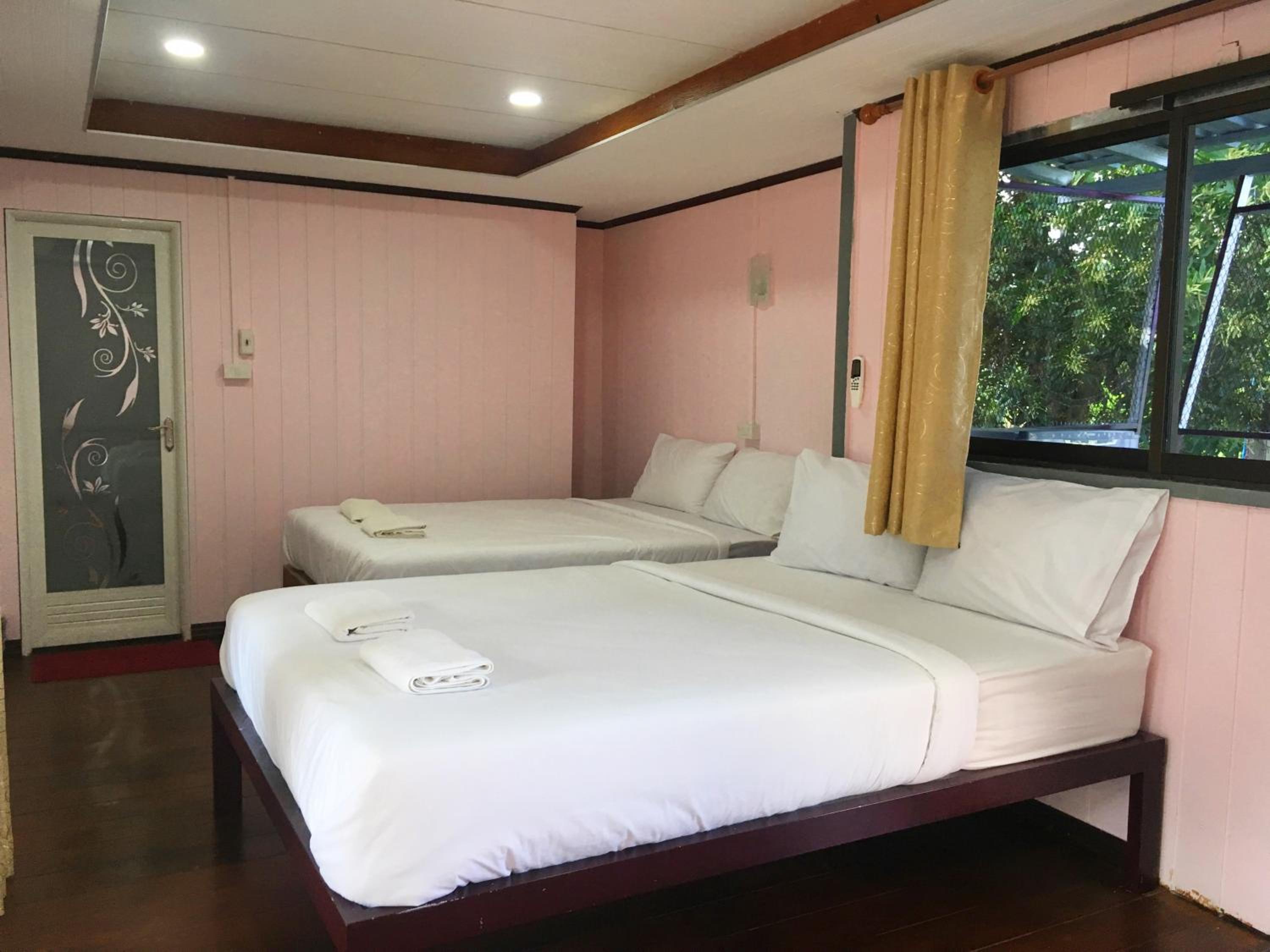 Quadruple Room with Balcony photo 1