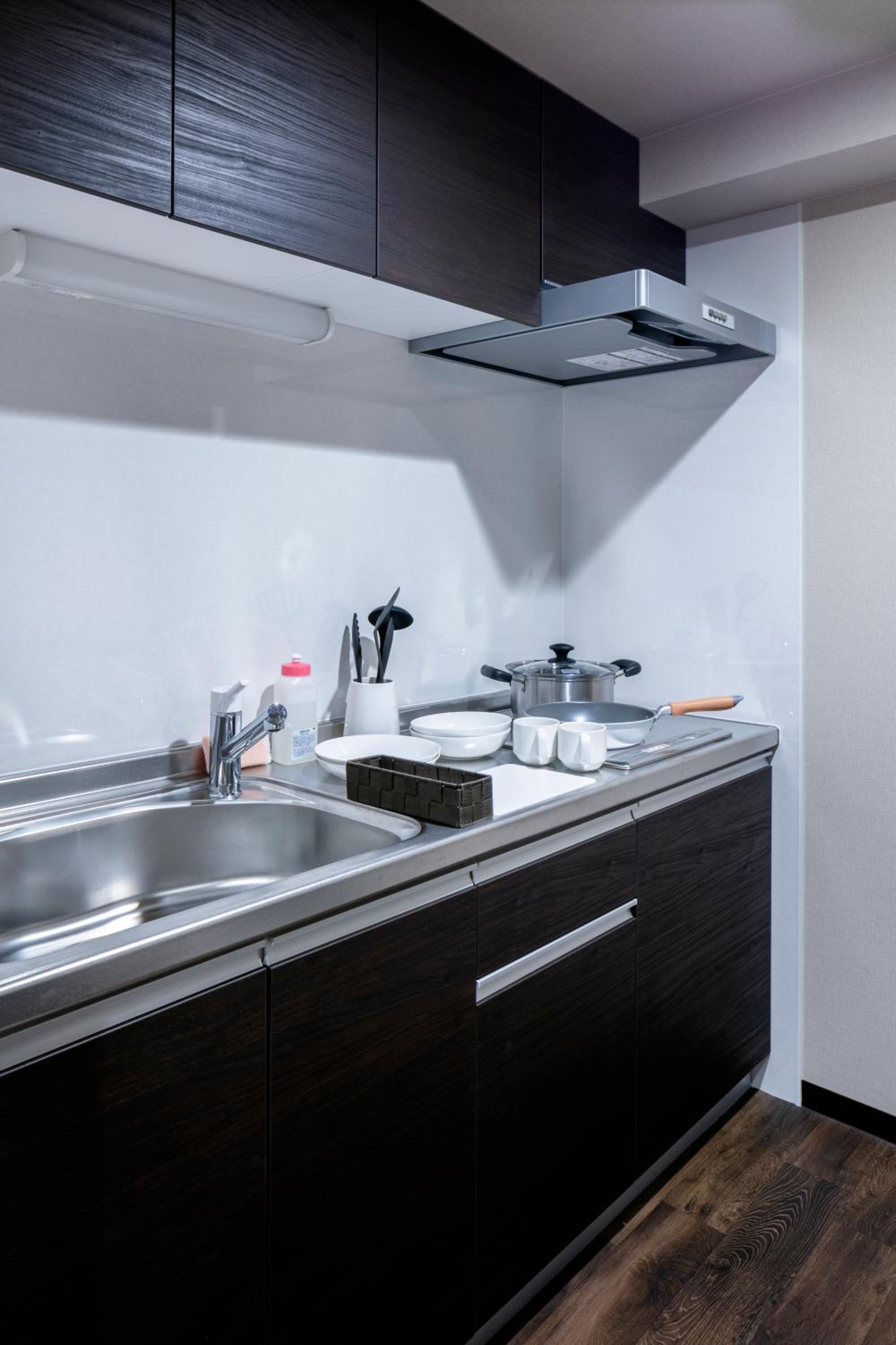 Deluxe Queen Suite - Photo 8