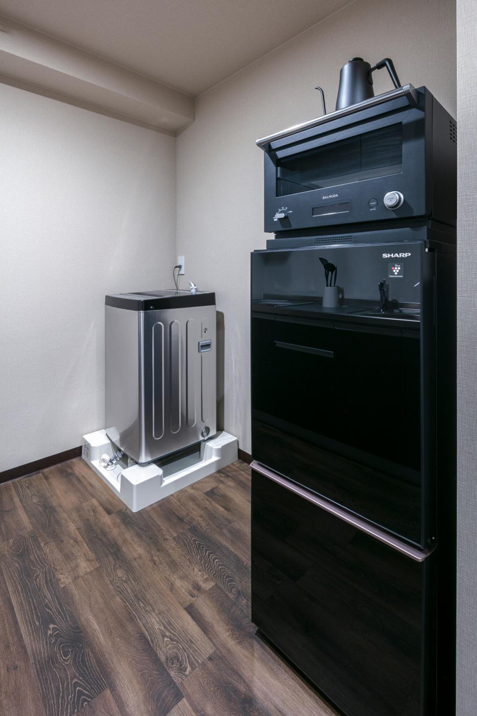 Deluxe Queen Suite - Photo 6