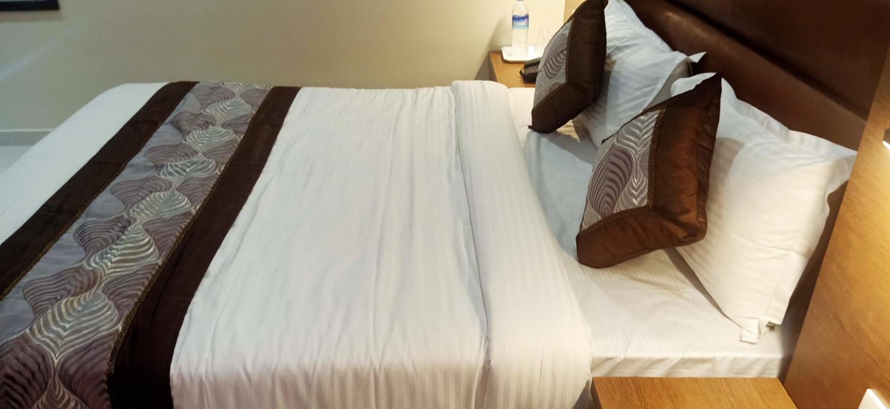 Deluxe Room - Photo 11