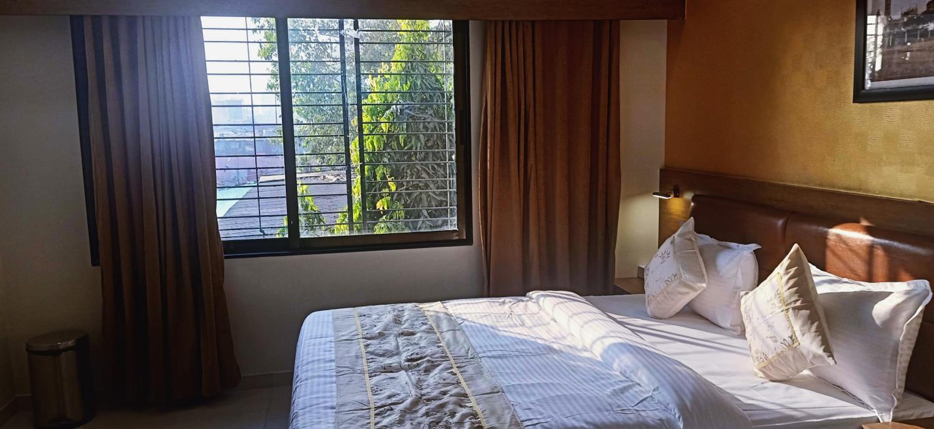 Deluxe Room - Photo 22