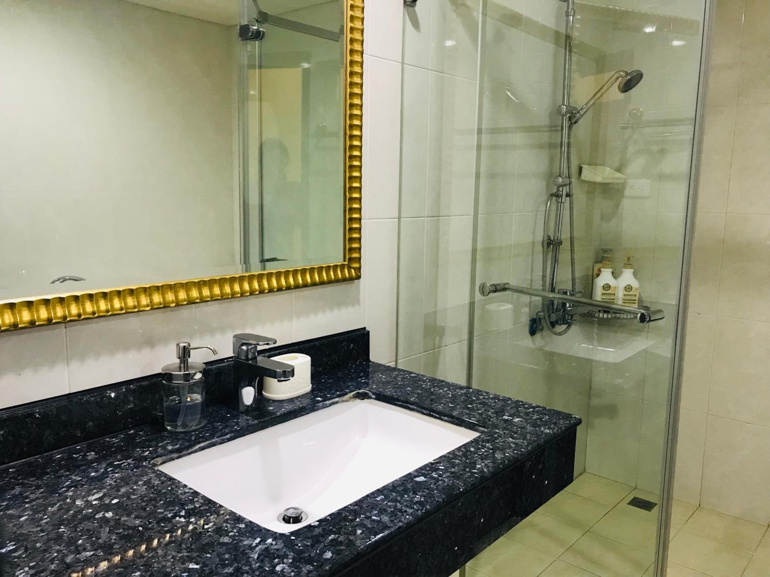 Family Room with Private Bathroom photo 2