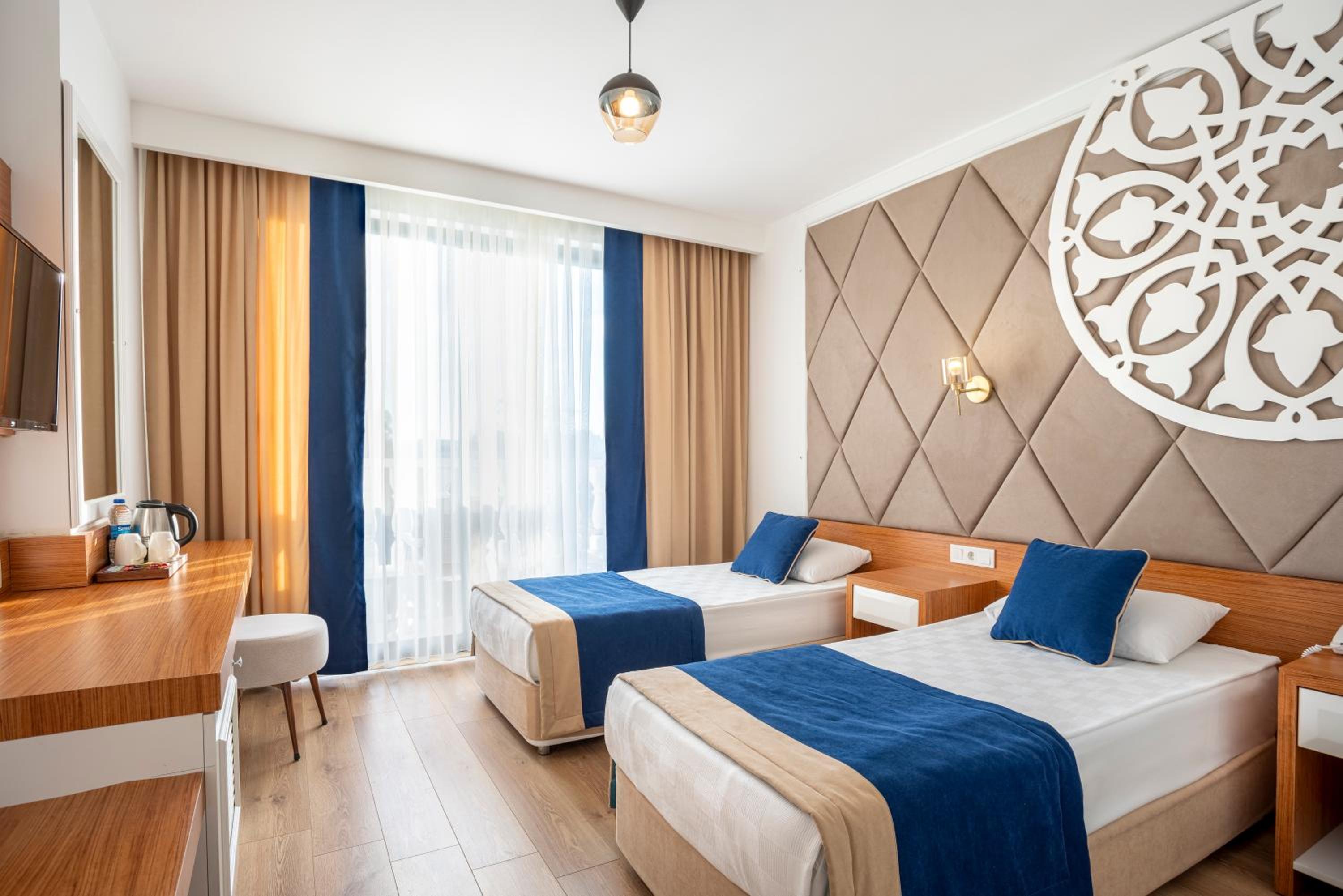 Deluxe Room - Photo 1