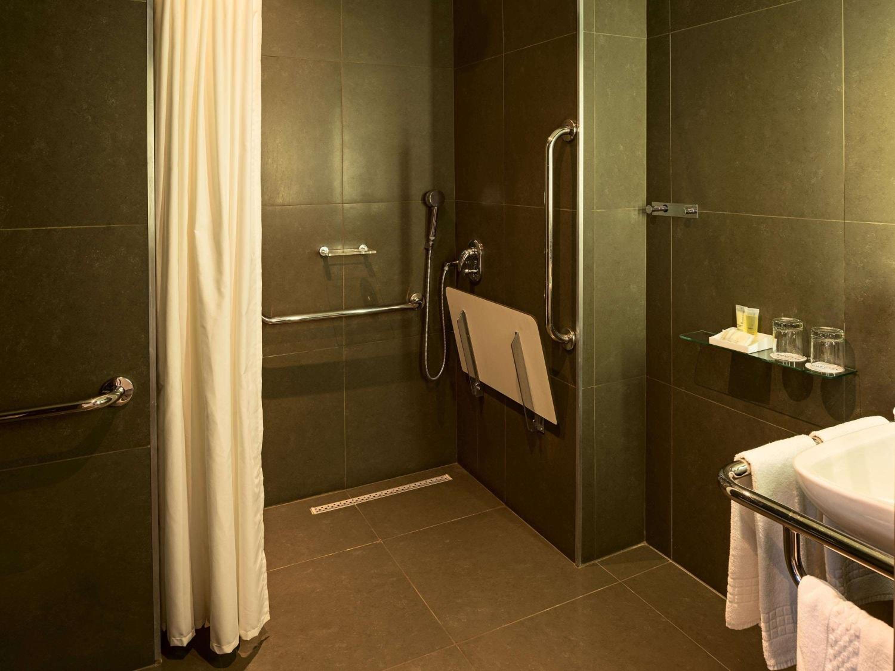 Apartment with One Double Bed - Disability Access photo 2