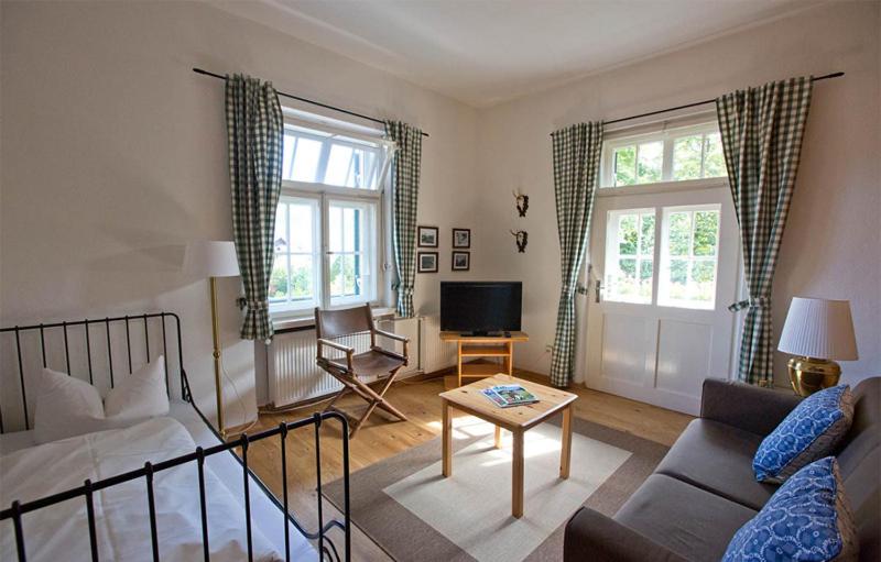 Family Room (3 Adults) - Photo 4