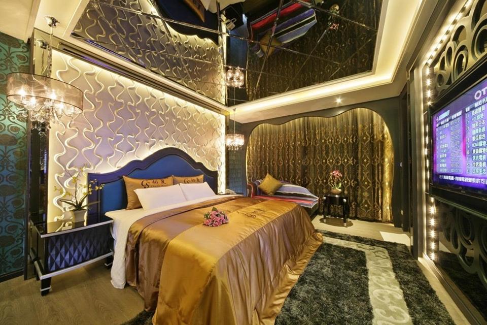 Deluxe King Room photo 1