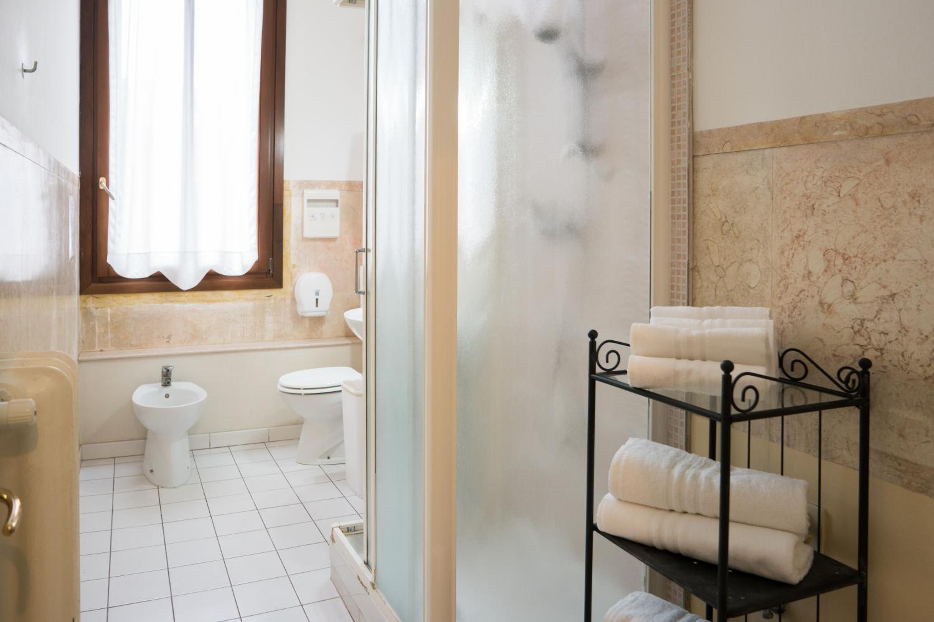 Triple Room With Shared Bathroom photo 3
