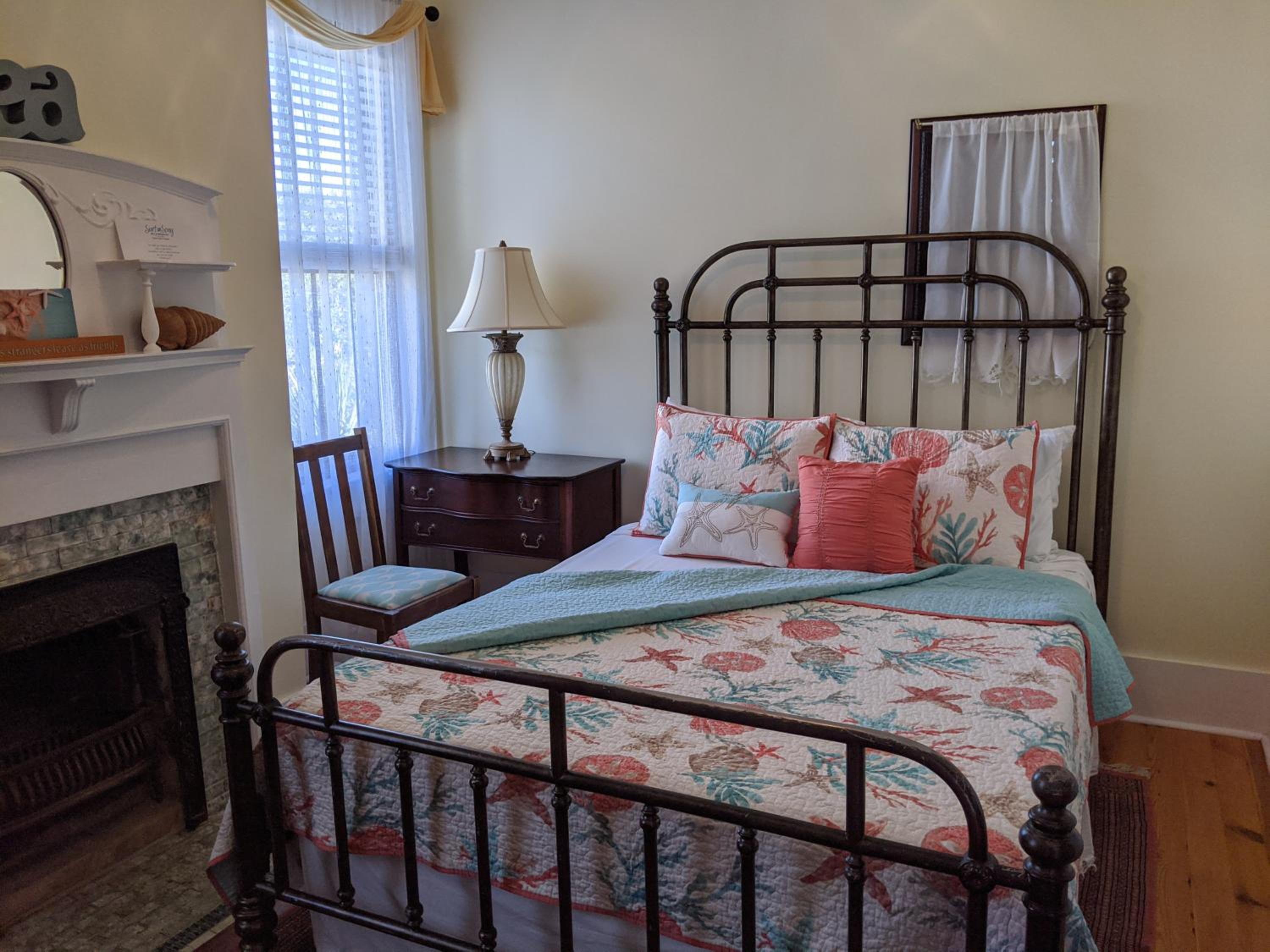 Queen Room photo 3