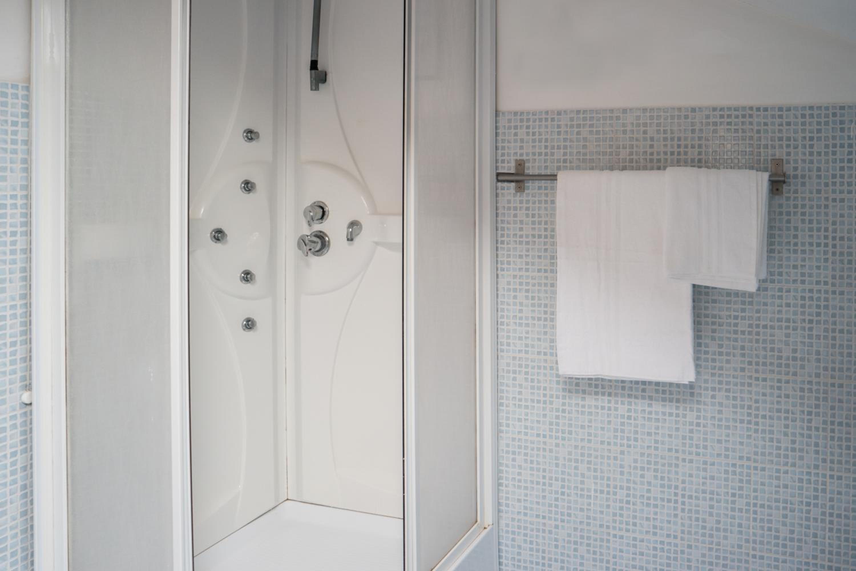 Triple Room With Shared Bathroom photo 2