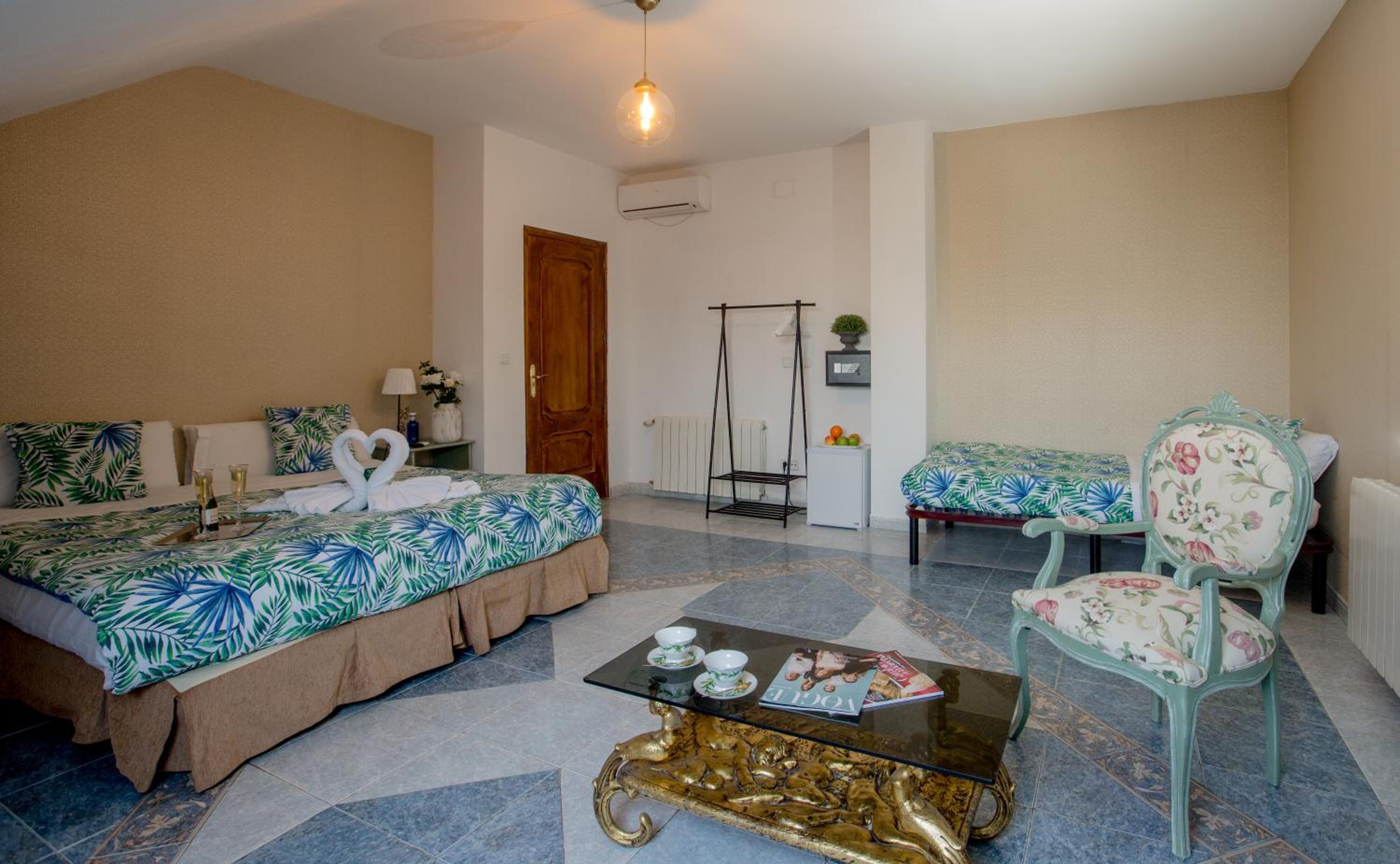 Double Room with Bath - Photo 15