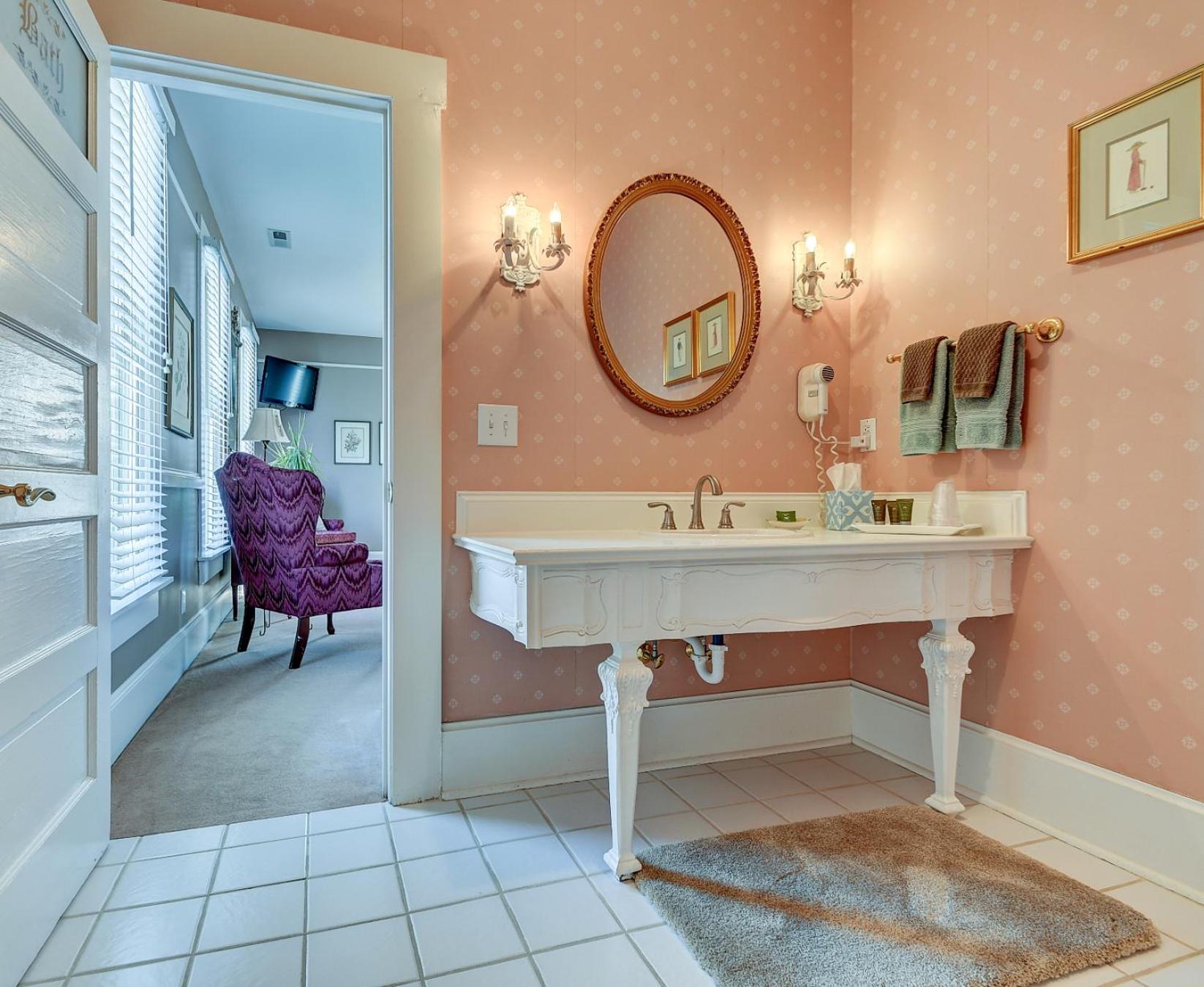 Queen Room photo 3